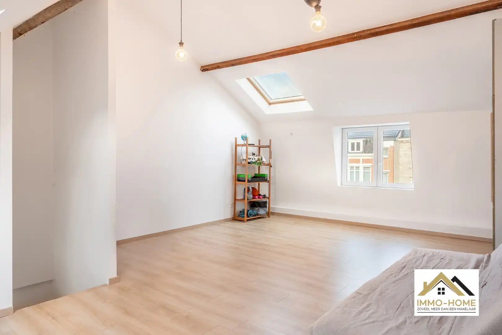 Lichtrijke halfopen bebouwing op toplocatie foto 25