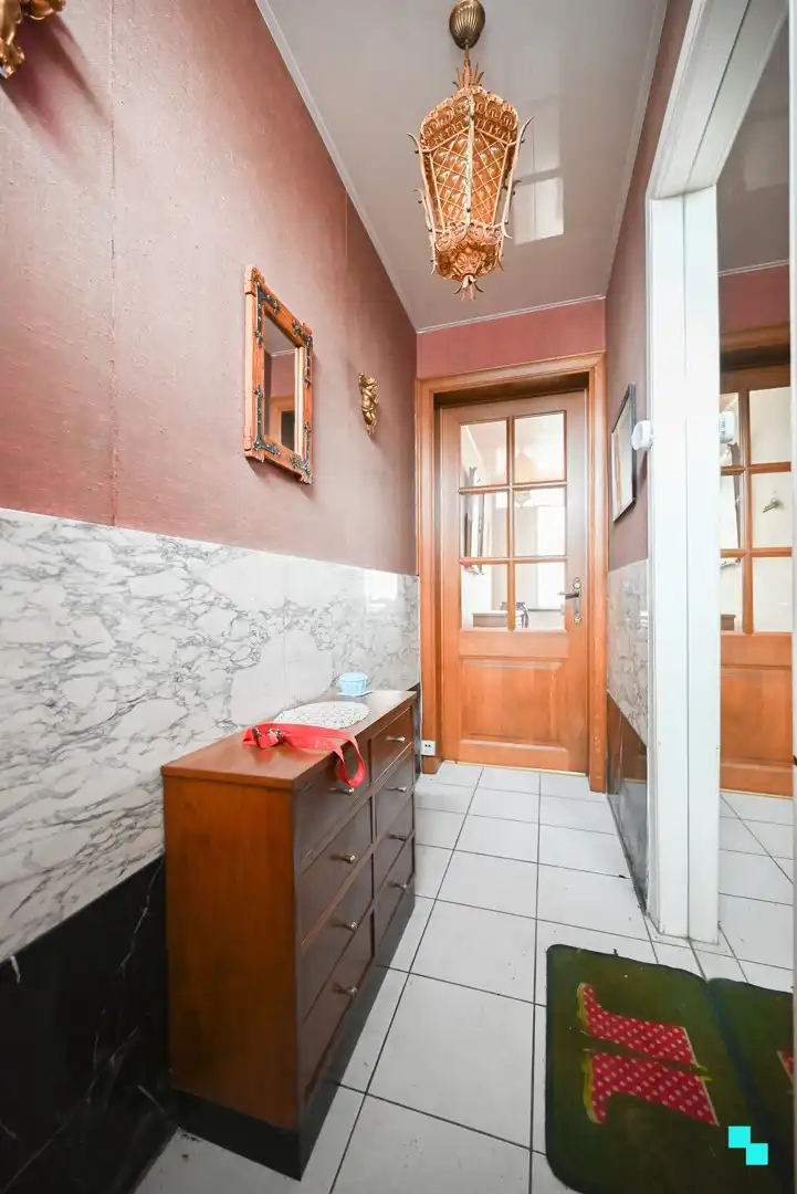 Te renoveren ééngezinswoning met vier slaapkamers en stockagemogelijkheden te Izegem foto 2