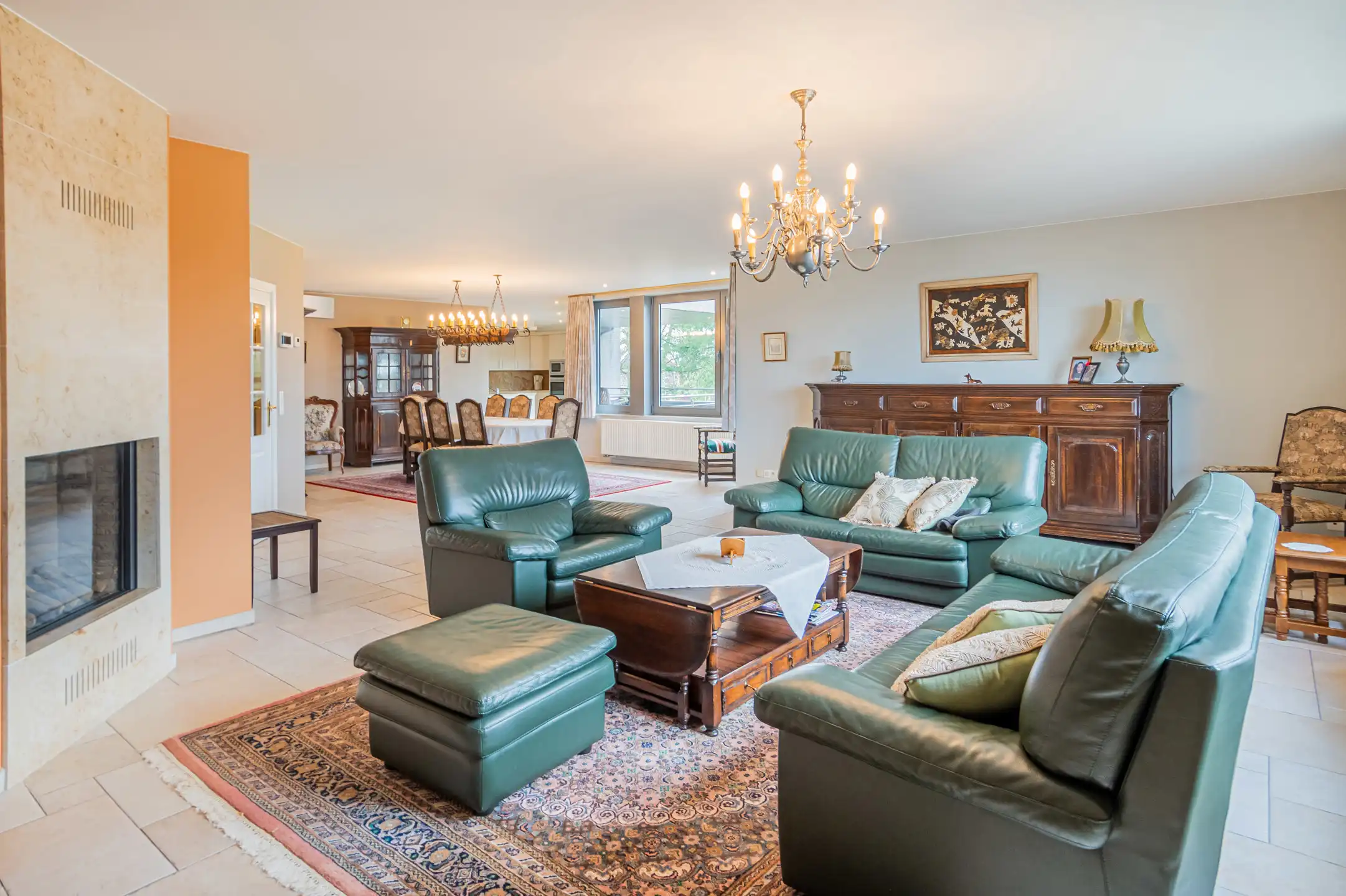 Ruim en instapklaar appartement met 2 terrassen en garage foto 3