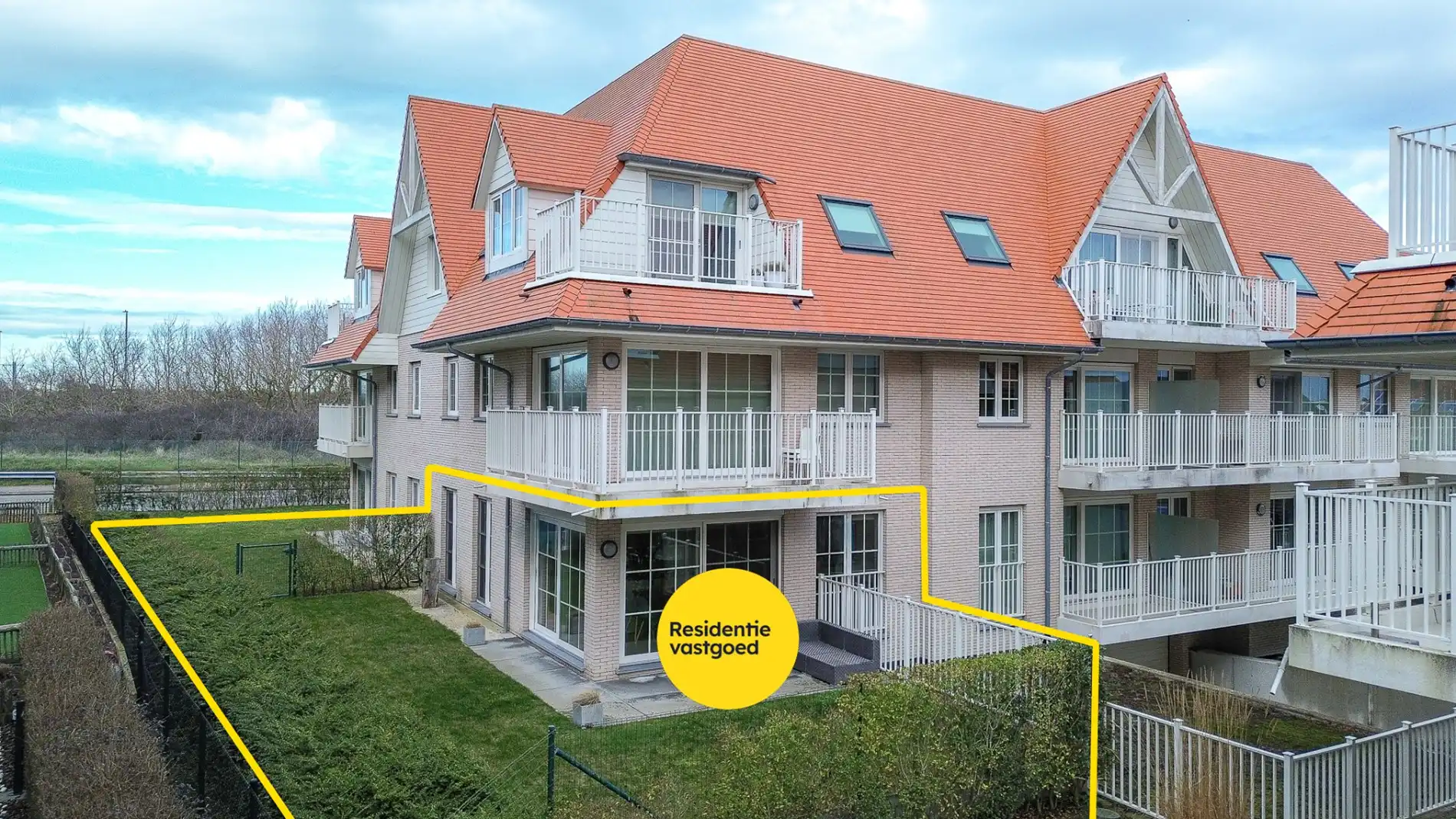 Gelijkvloers 2-slaapkamerappartement met tuin op toplocatie vlakbij de zee!  foto 24