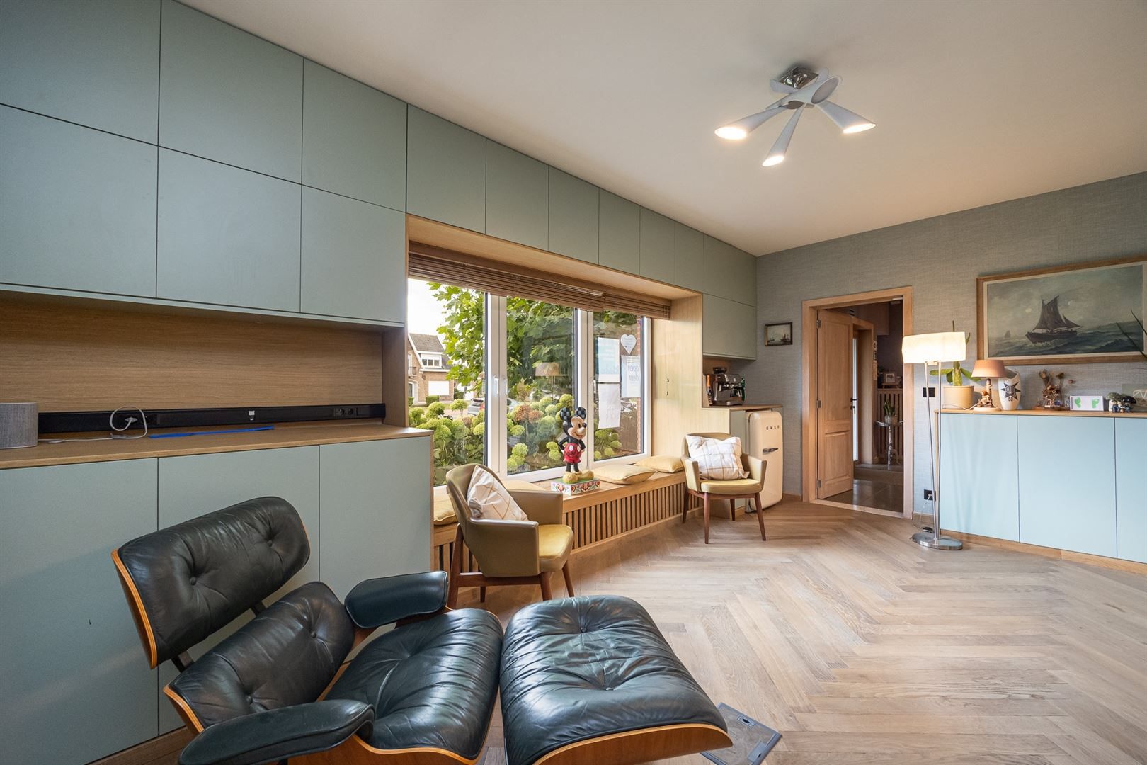 Een luxueus ingerichte woning met 5 slaapkamers en zwembad. foto 8