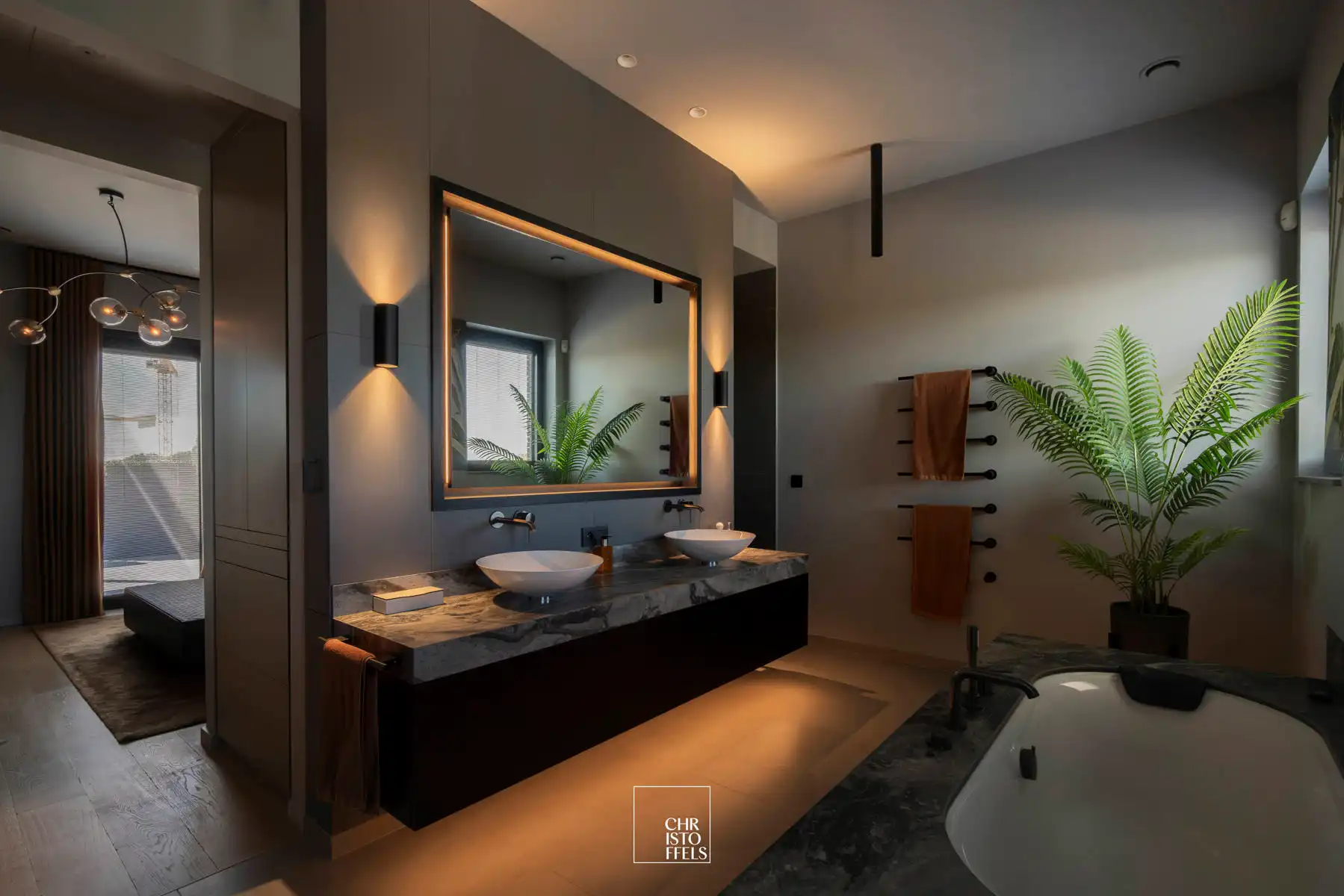 The Penthouse 250 m² ultra high-end woonruimte  89 m² terras met plunge pool foto 9