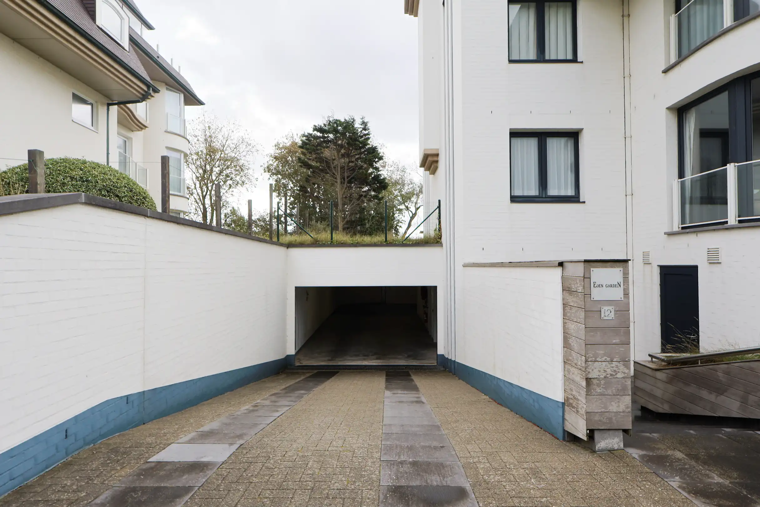 Ruime garage in Residentie Eden Garden foto 2