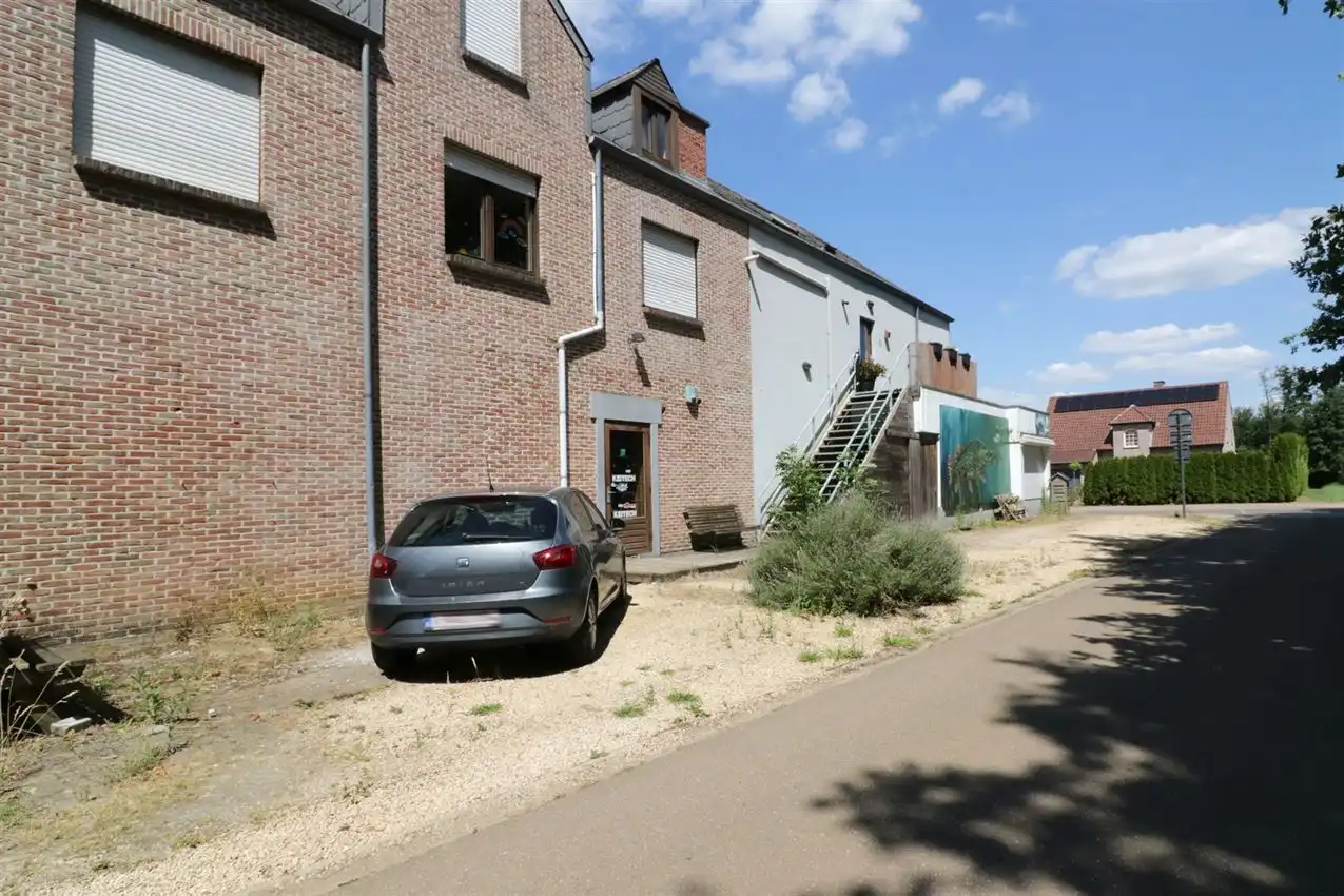 handelszaak met magazijn op zeer zichtbare locatie foto 32