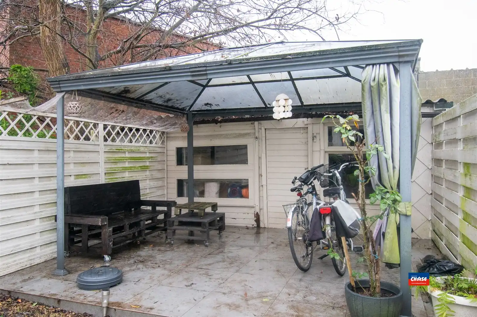 Gelijkvloersappartement met twee slaapkamers en tuin foto 19