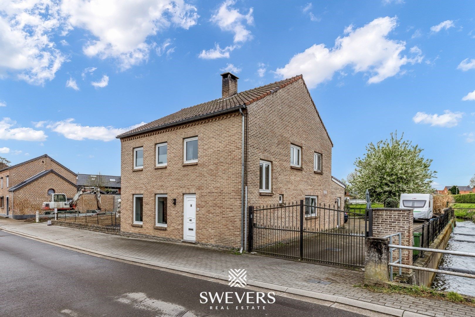 Hoofdfoto van de publicatie: Gezellige woning met veranda, garage & zonnige tuin