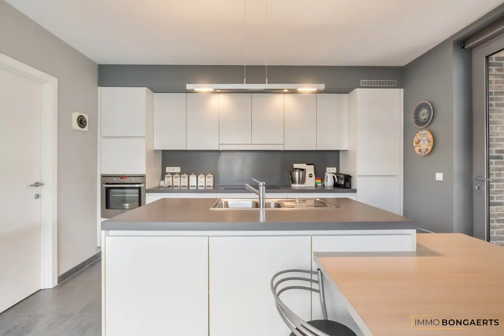 Ruim appartement met zicht op het stadsplein in het centrum van Genk foto 14