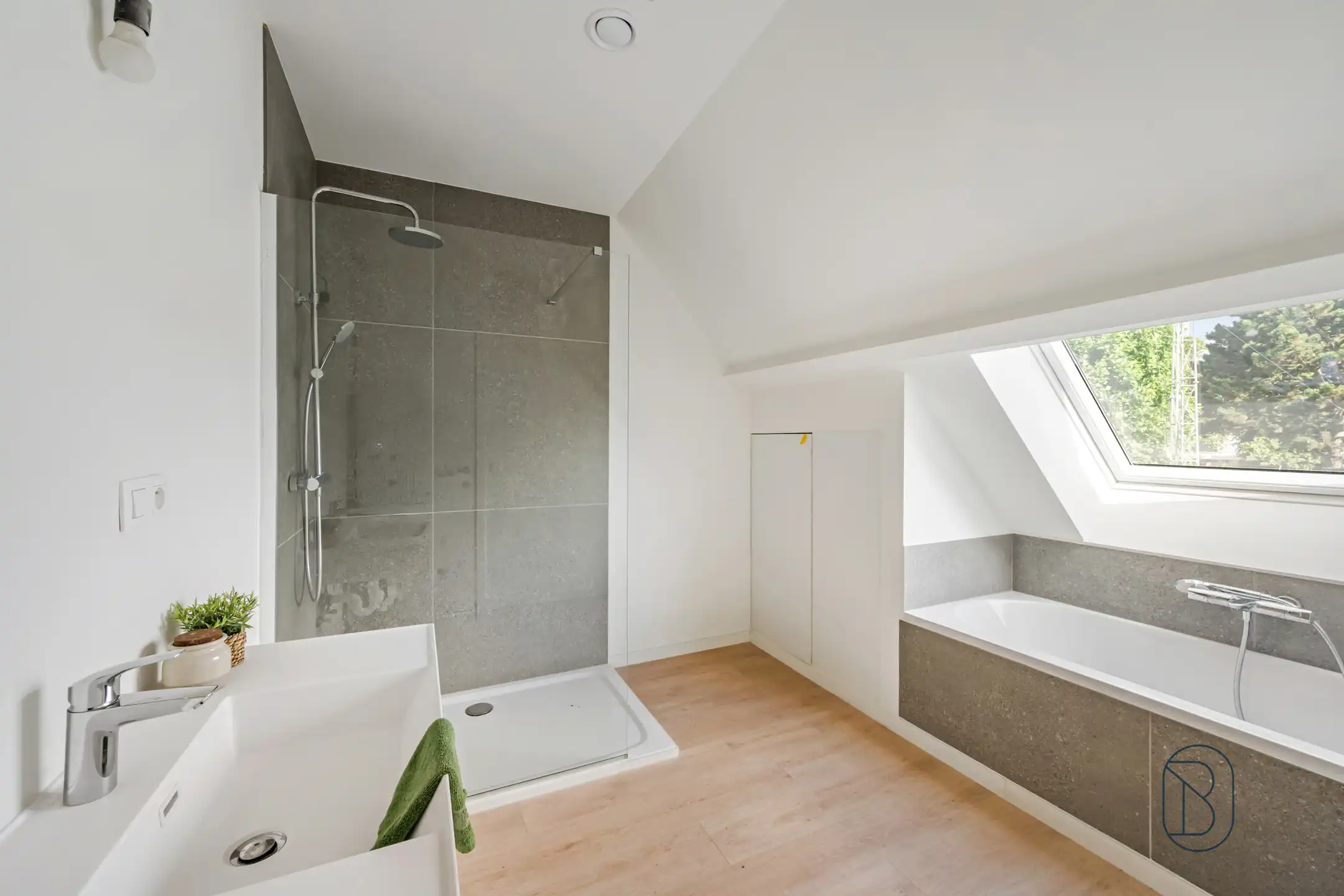 Rustig gelegen instapklare rijwoning met 3 slk en leuke tuin foto 16