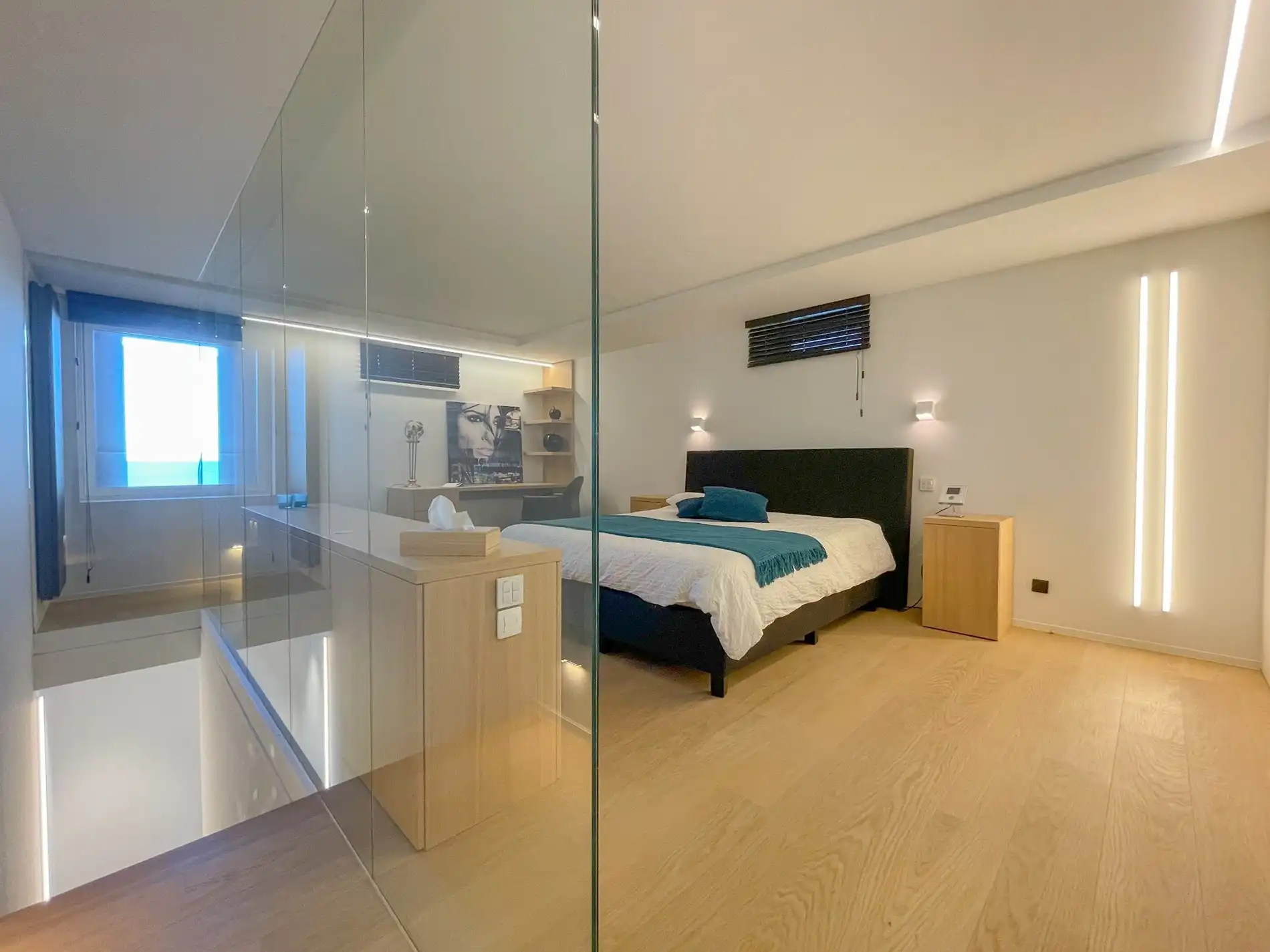 Uitzonderlijk, luxueus afgewerkt hoekappartement met frontaal zeezicht. foto 16