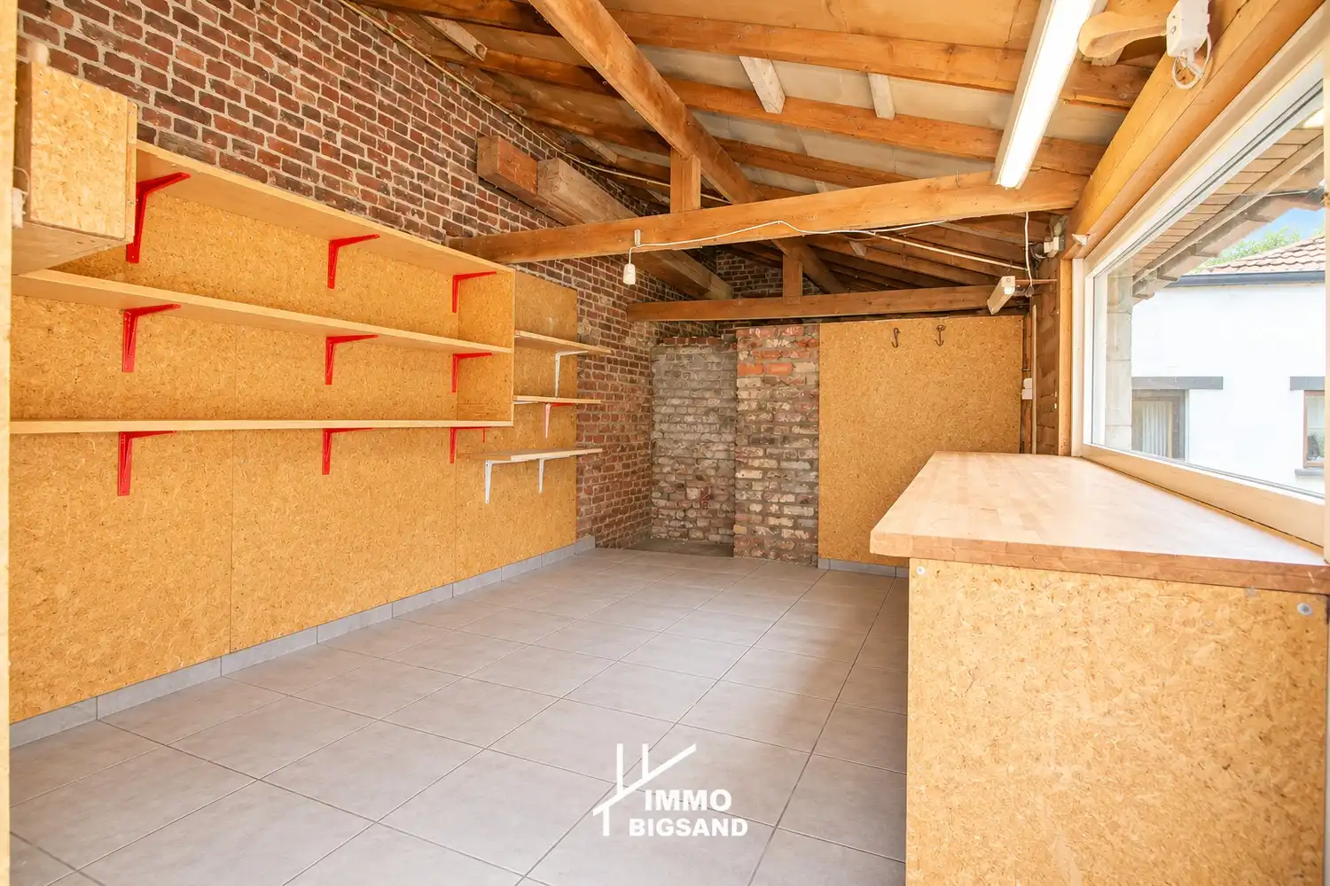 Ruime gezinswoning met 4 slaapkamers, garage en tuin in Bissegem! foto 16