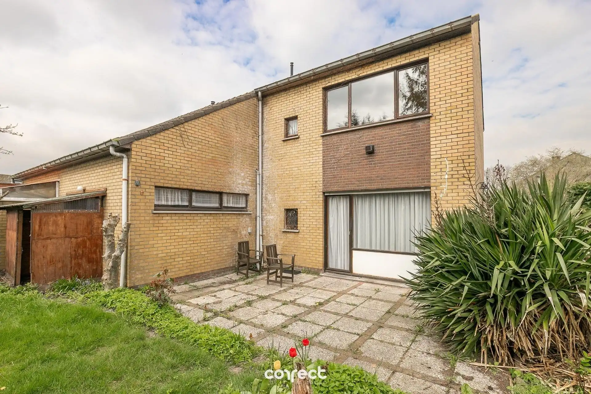 Halfopen bebouwing met 3 slaapkamers, oprit, en zonnige tuin. foto 11