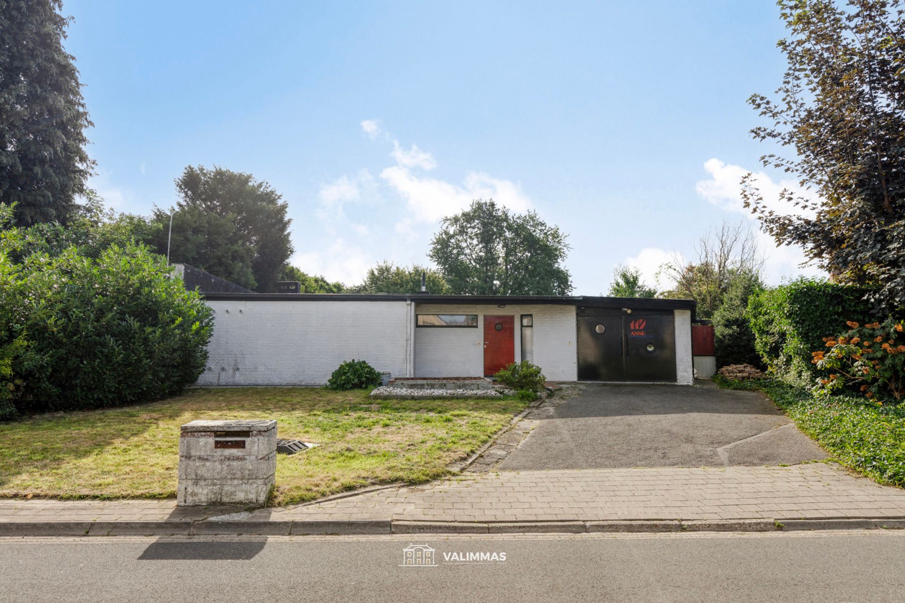 Hoofdfoto van de publicatie: Welgelegen, ruime bungalow op ± 15 are met prachtig uitzicht