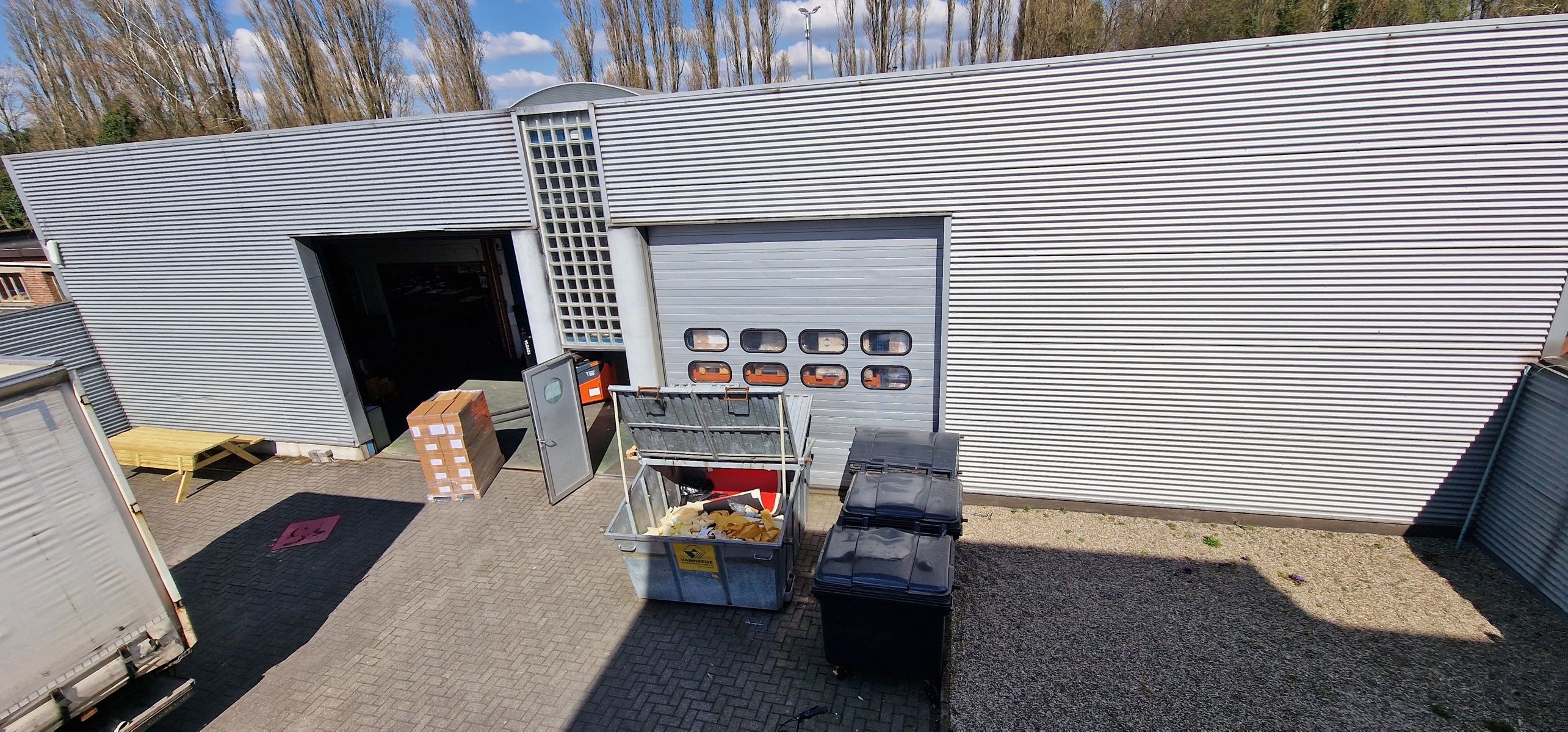 Grote magazijnruimte/atelier met kantoor te koop in Deurne  foto 49