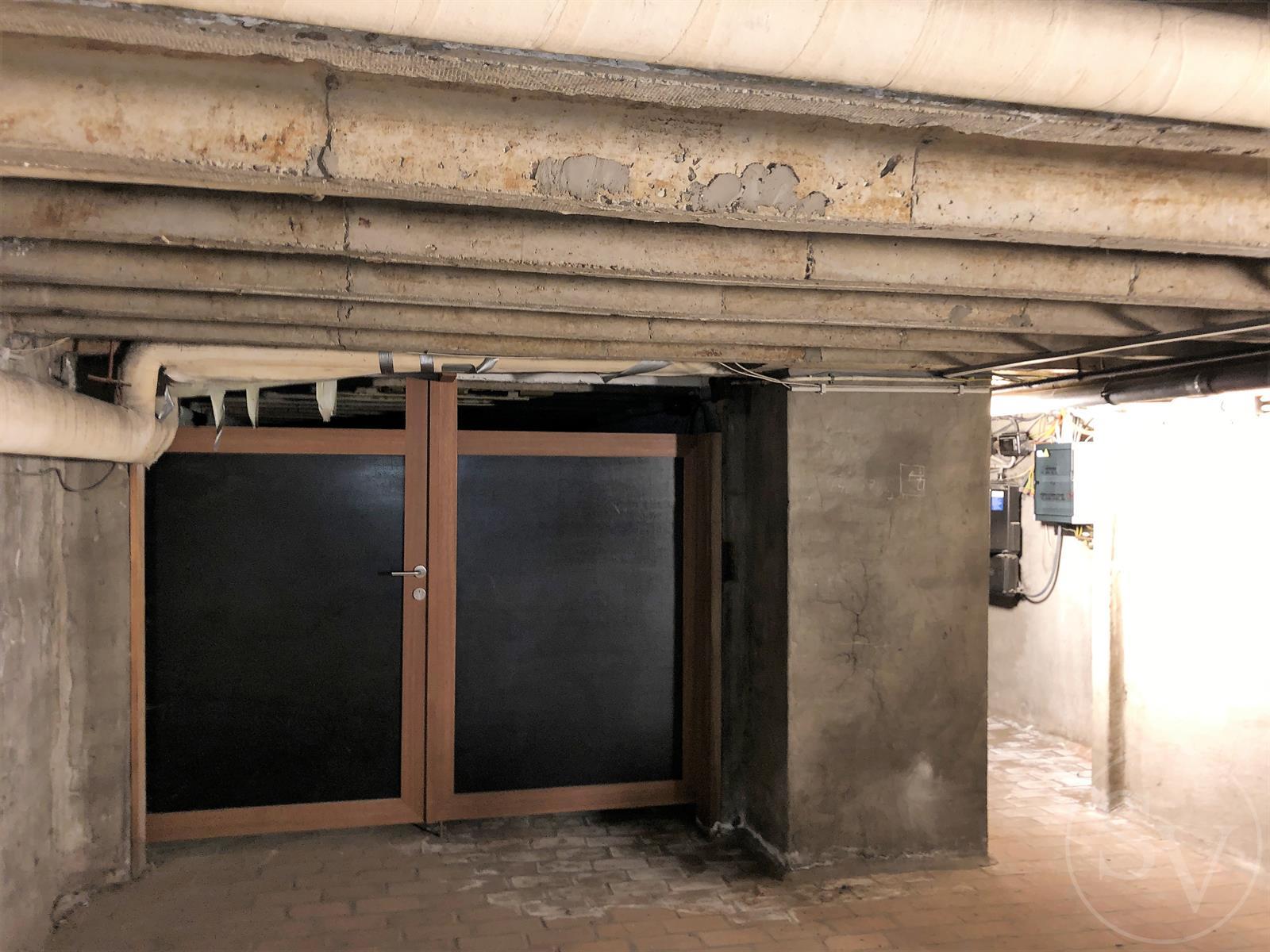 Appartement met 2 slaapkamers, balkon en garage. foto 12