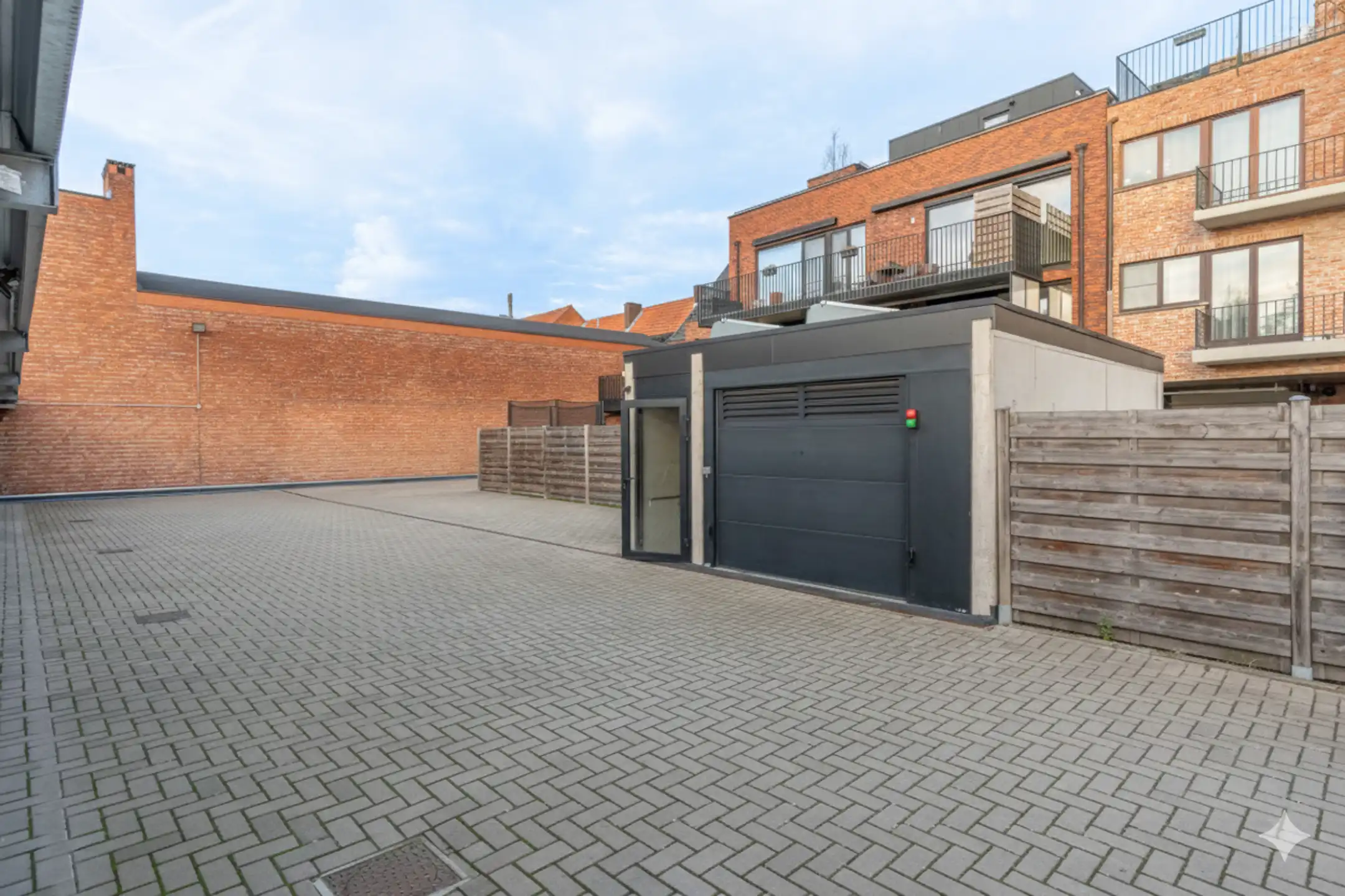 Zeer gunstig gelegen ondergrondse autostaanplaatsen te koop! foto 5