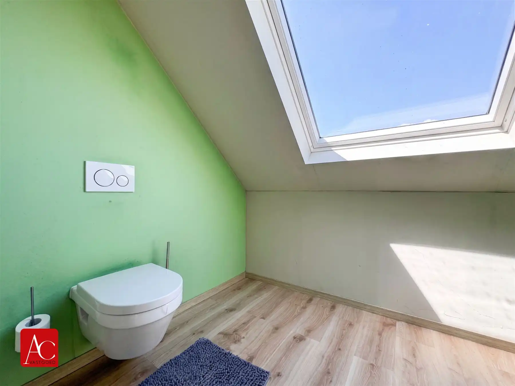 Uitzonderlijk grote gezinswoning met 6 slaapkamers en een grote tuin foto 33