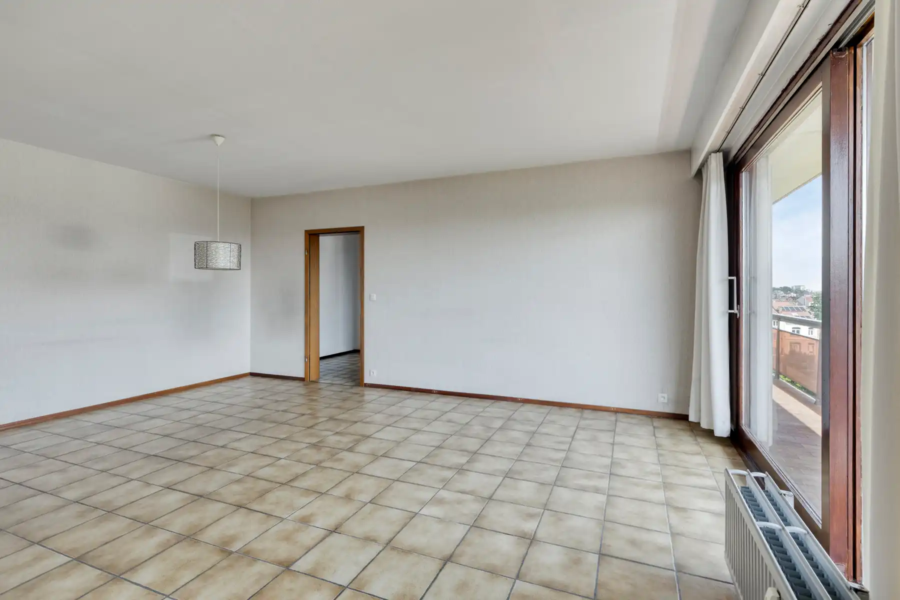 Ruim appartement met 2 slaapkamers, terras en kelder foto 5