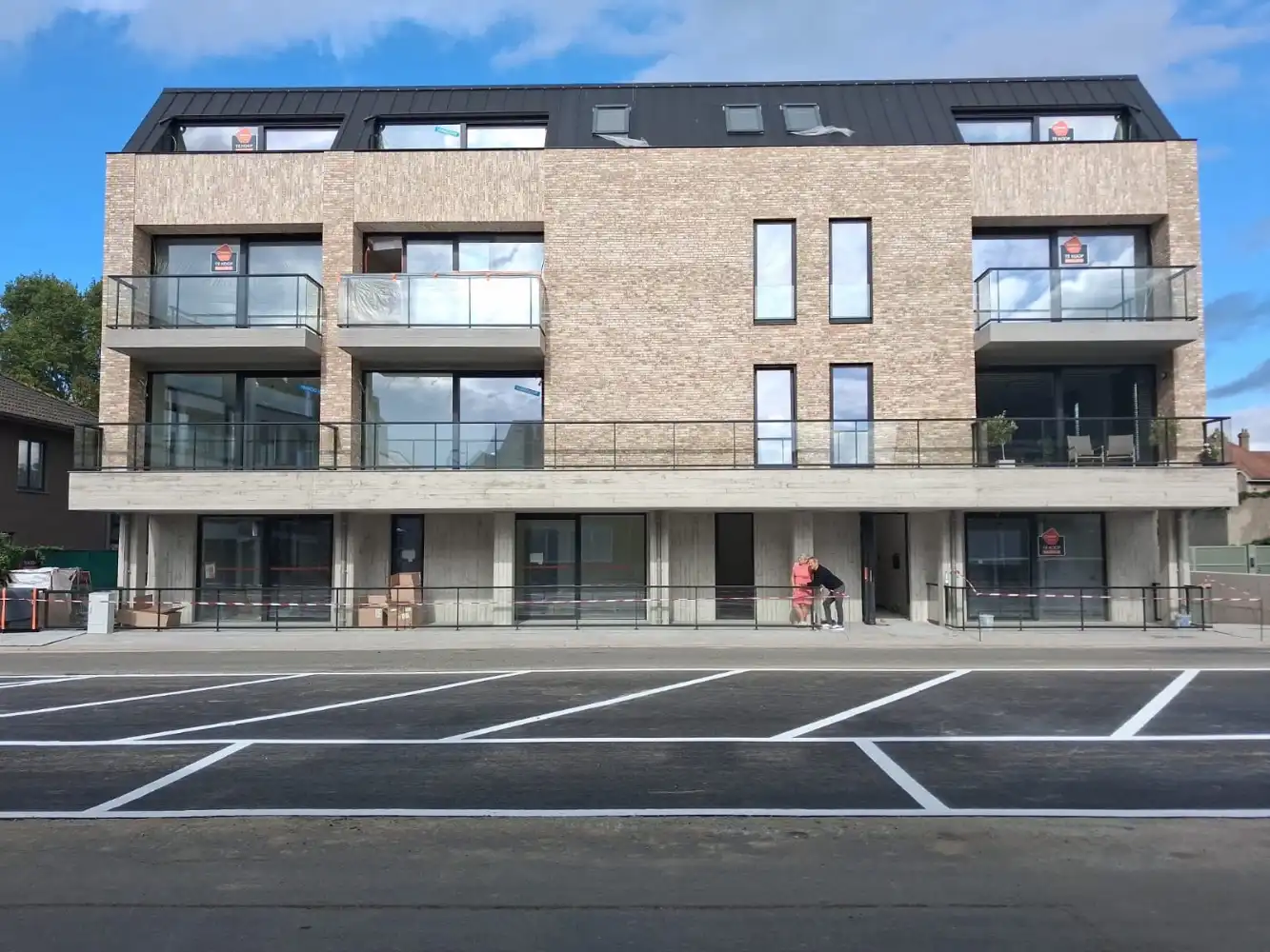 Zeer ruim woonappartement op de derde verdieping foto {{pictureIndex}}