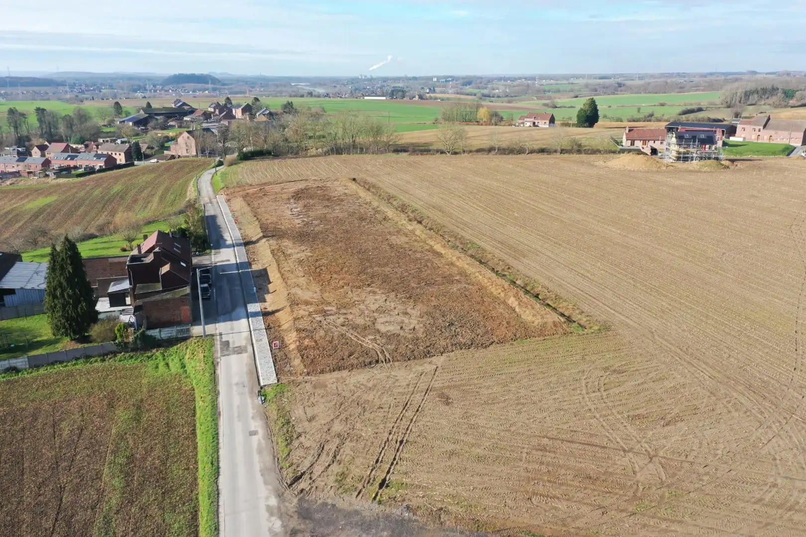 Perceel grond voor oprichten van open bebouwing foto {{pictureIndex}}