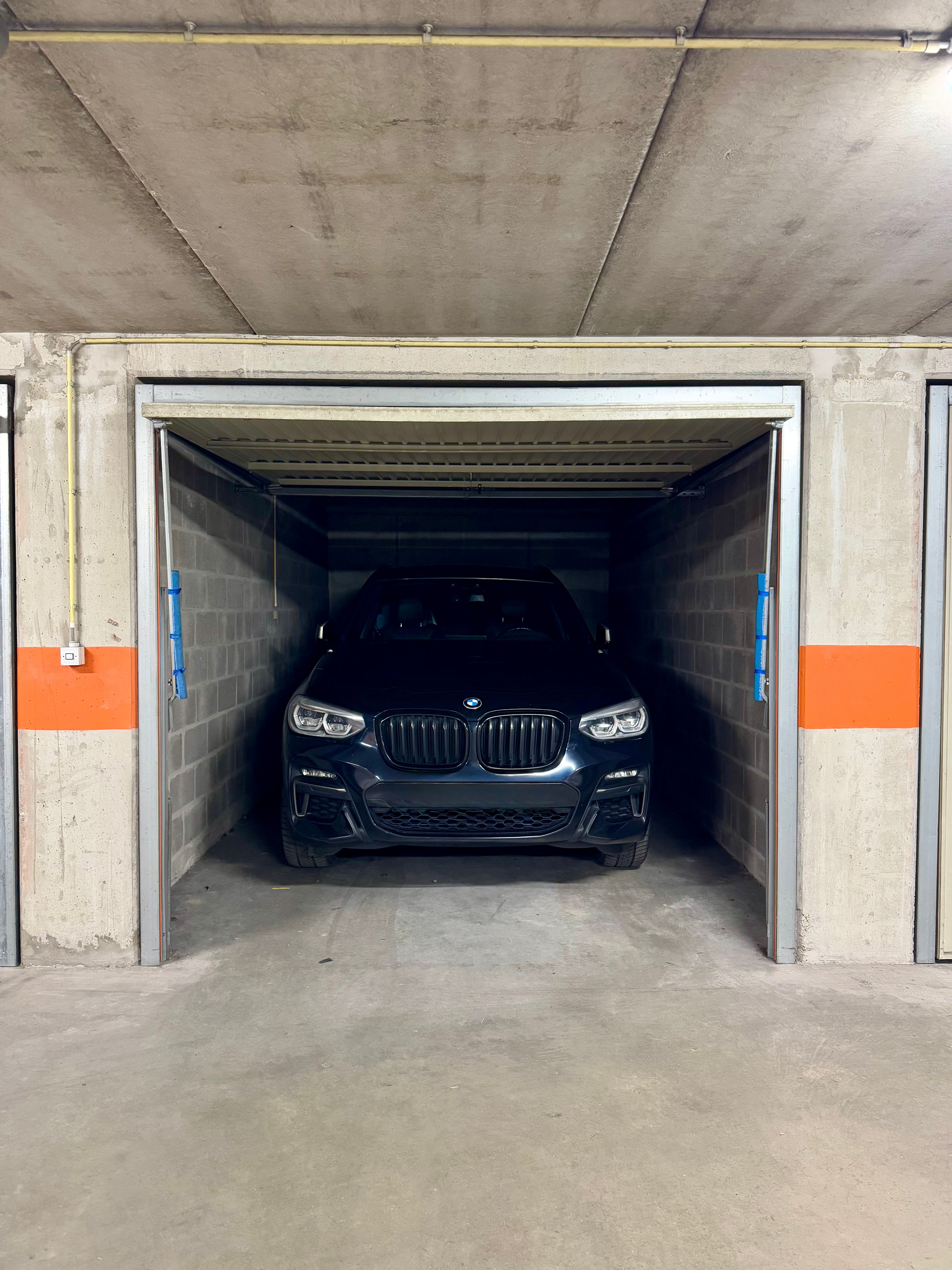 Garagebox te huur, goed gelegen in de Kustlaan nabij de winkels. foto 2