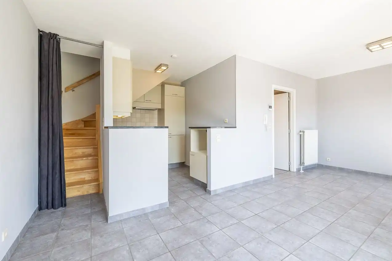Duplex met twee slaapkamers en autostaanplaats op rustige locatie foto 4