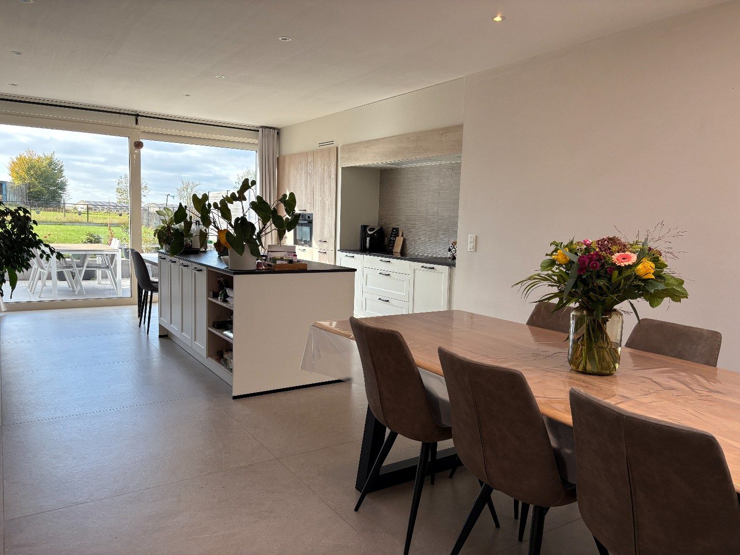 Prachtig gerenoveerde rijwoning met 3 slaapkamers! foto 3