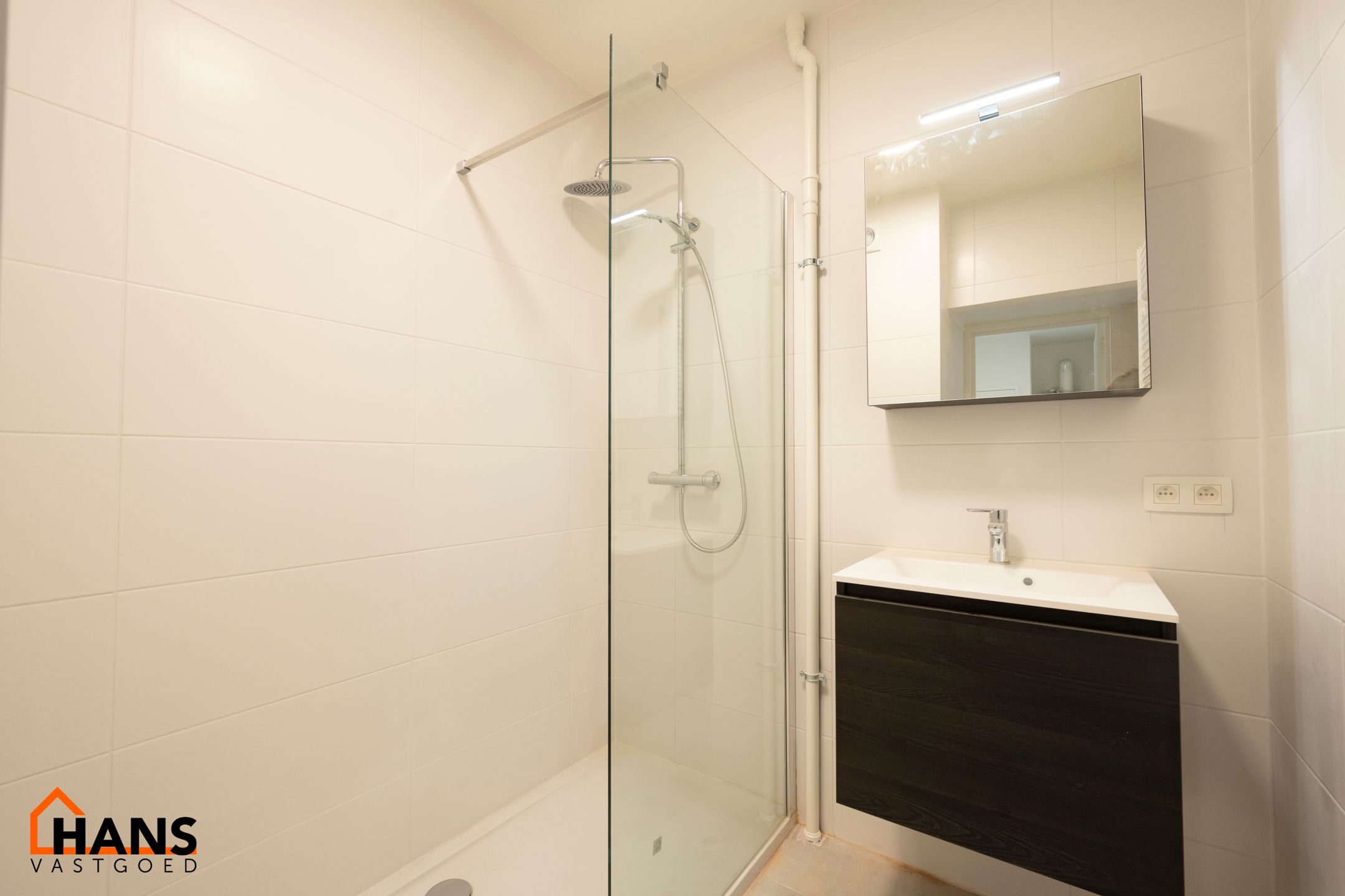 Mooi gerenoveerd appartement met garage foto 10