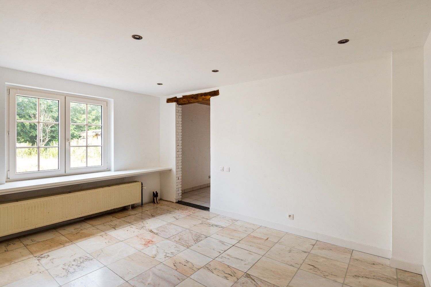 Polyvalent gebouw, appartement en magazijn te koop in Emblem! foto 12