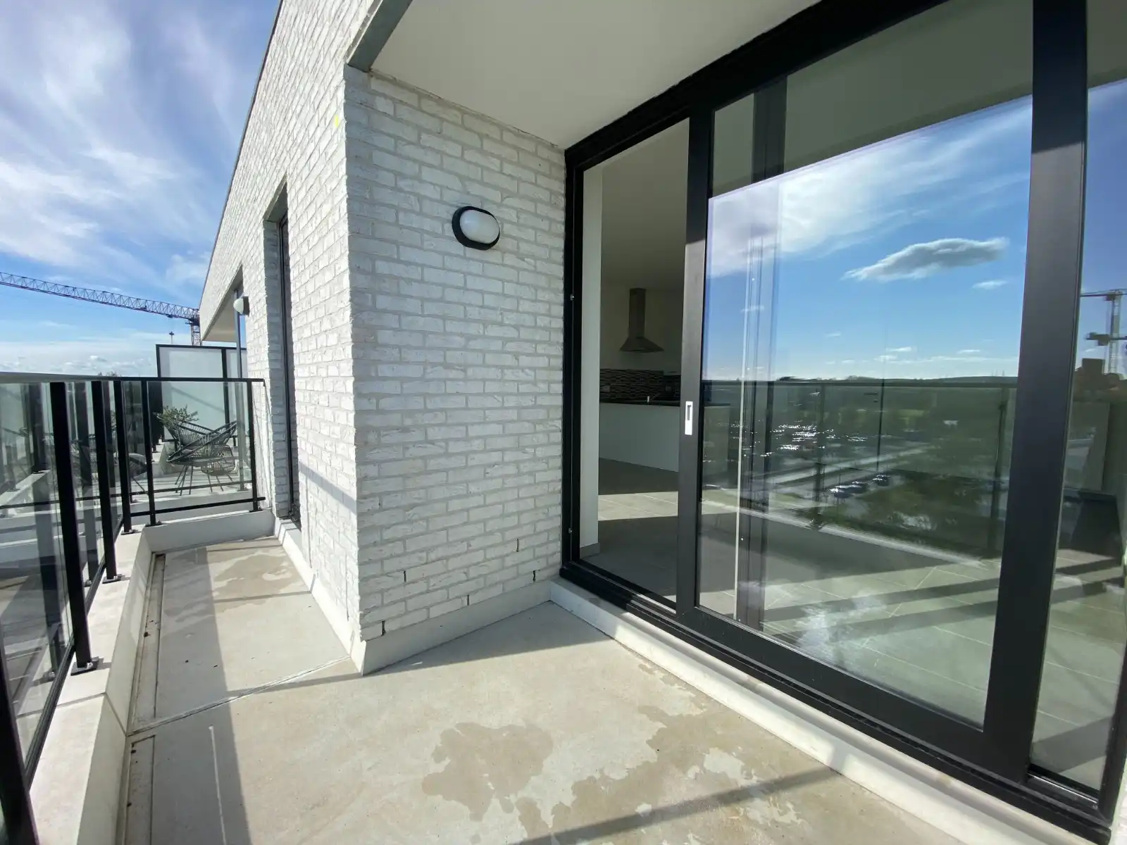 STIJLVOL NIEUWBOUWAPPARTEMENT MET 2 SLAAPKAMERS EN ZONNETERRASSEN – TOPLIGGING IN WAREGEM foto 4