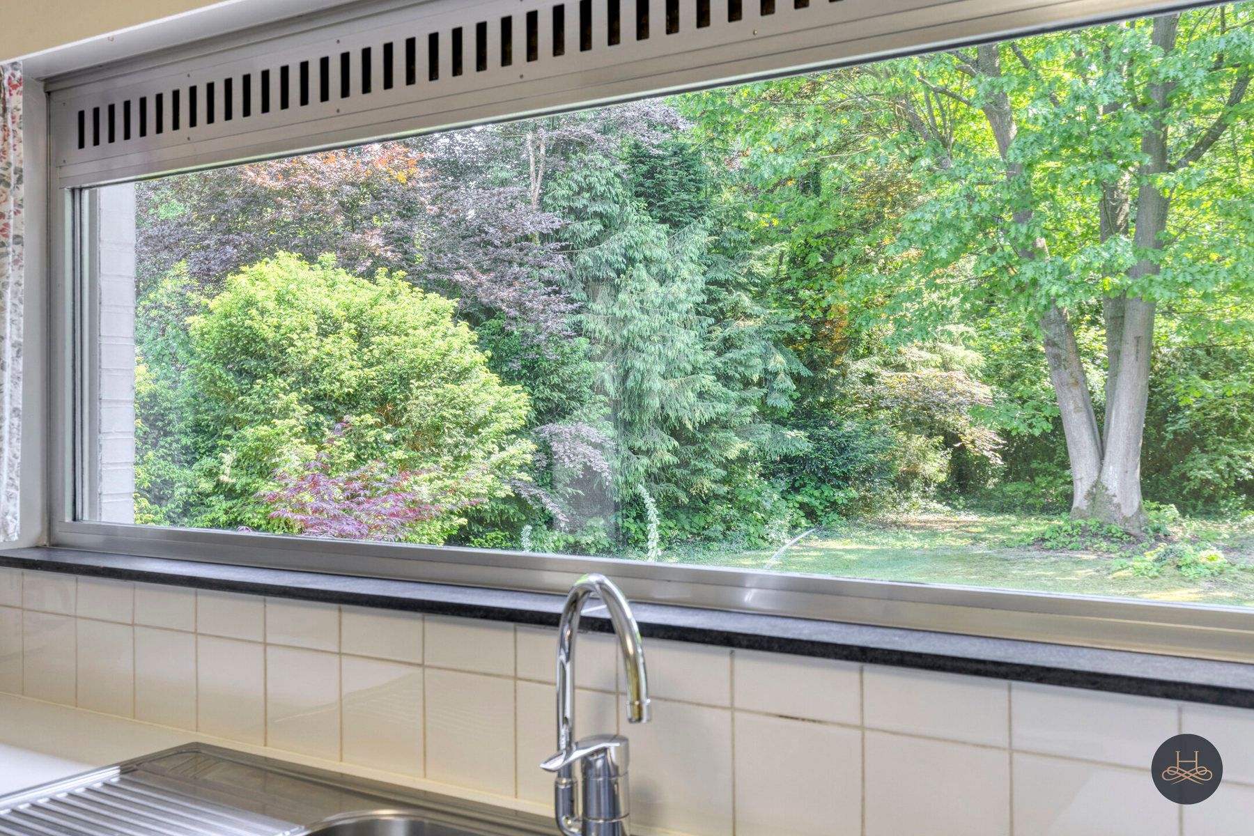 Verrassend ruime open woning met prachtige tuin foto 10