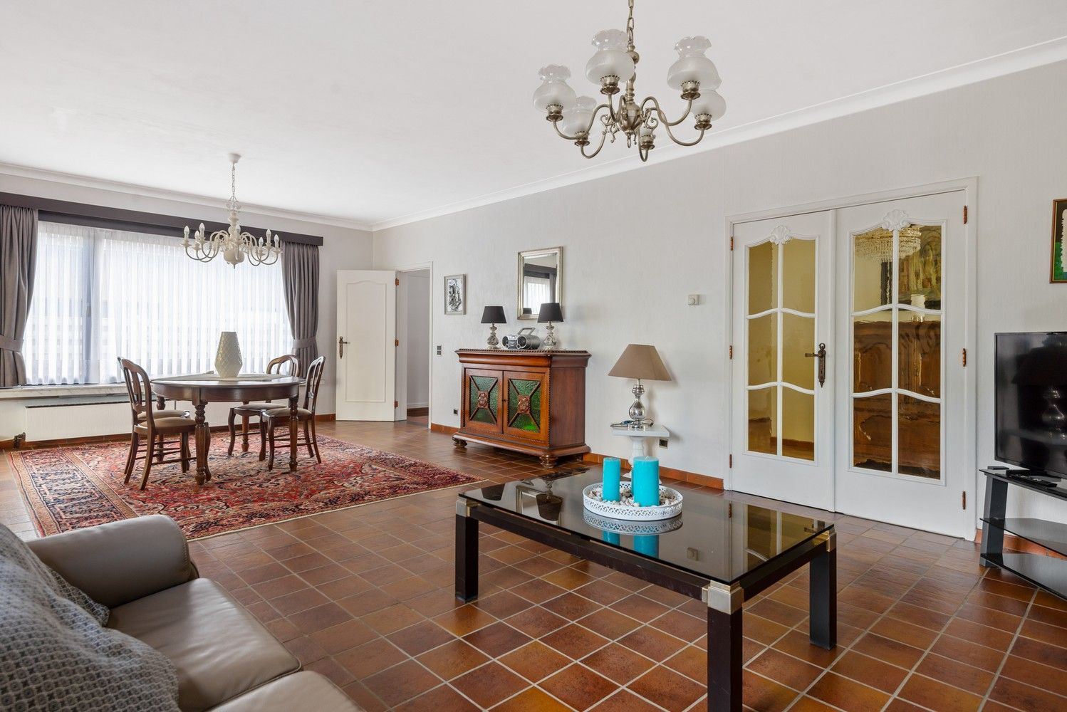 Ruime woning met prachtig onderhouden tuin met verzicht over de velden foto 5