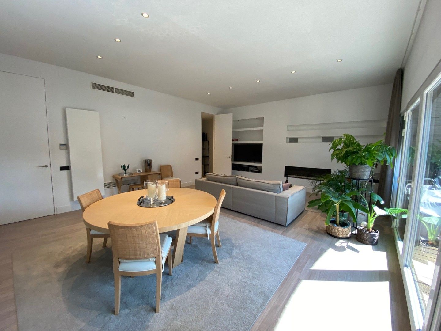 Multifunctioneel pand nabij centrum Aalst met luxe-appartement foto 2