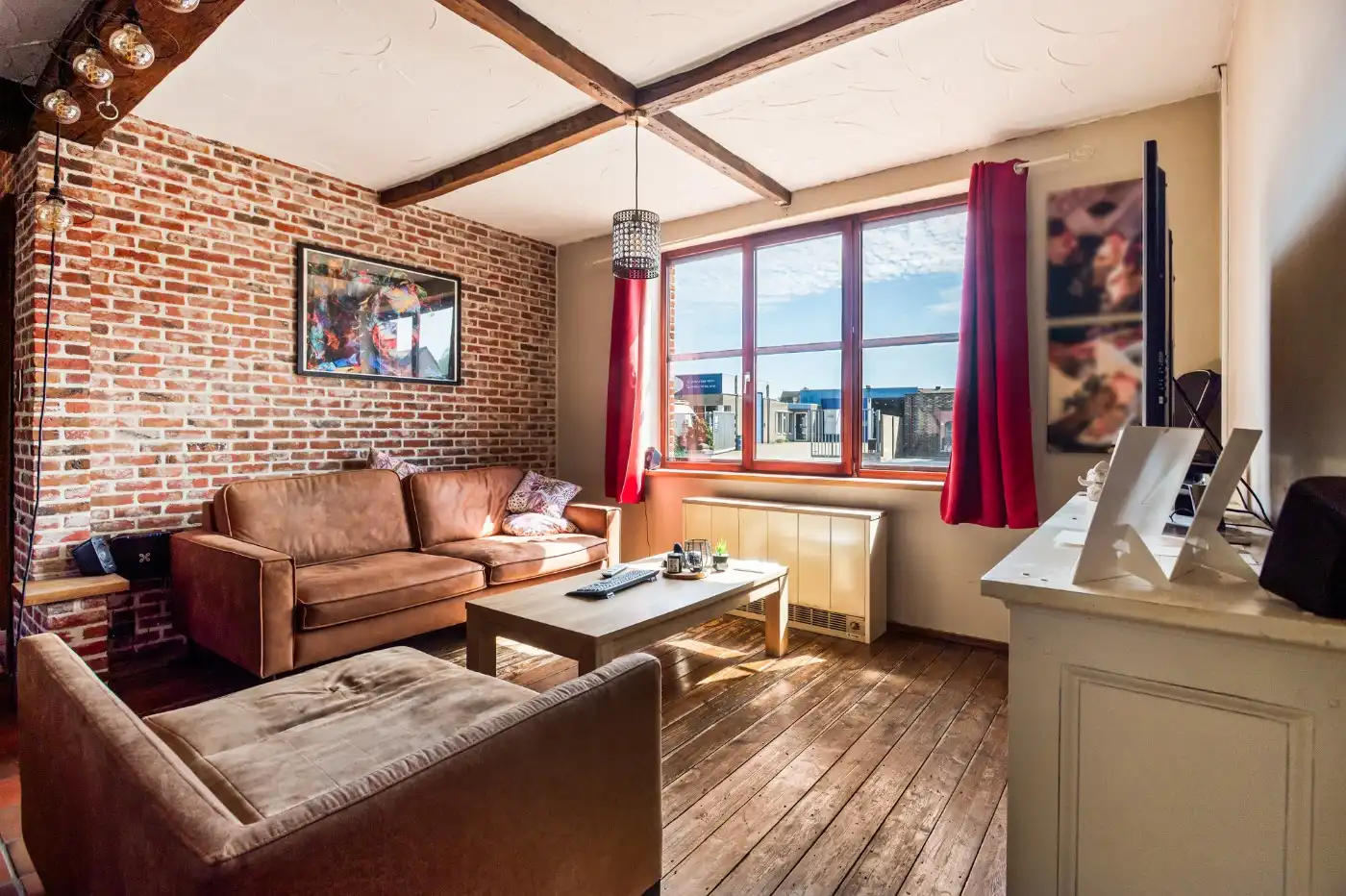 Charmante, te renoveren woning met ruime groene tuin foto 6