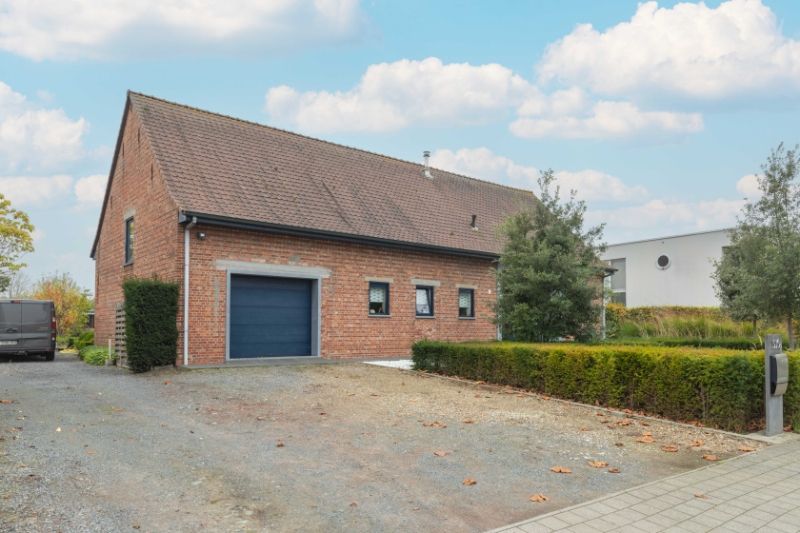 Roeselare-Stadsrand. RUIME VILLA MET EXTRA POTENTIEEL op 1150m2 gelegen aan uitstekende invalsweg, 3-4 slaapkamers. Garage. En prachtige diepe Zuid-Westelijke tuin. foto 26