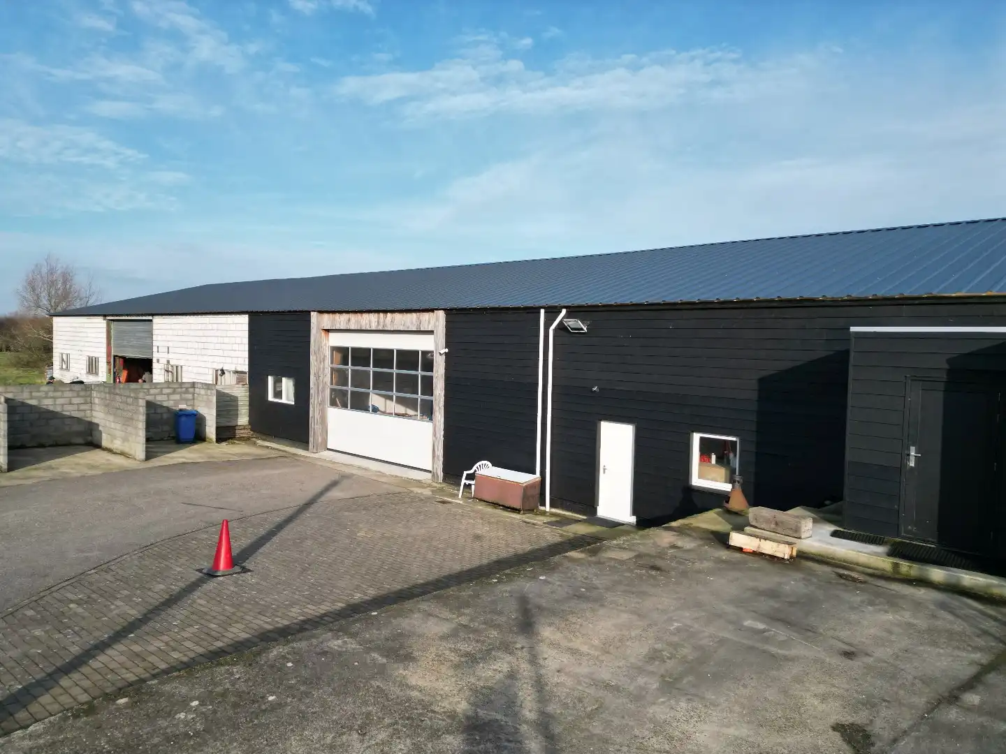 "Ruime hangar in Retranchement biedt talloze mogelijkheden voor industrieel gebruik" foto 9