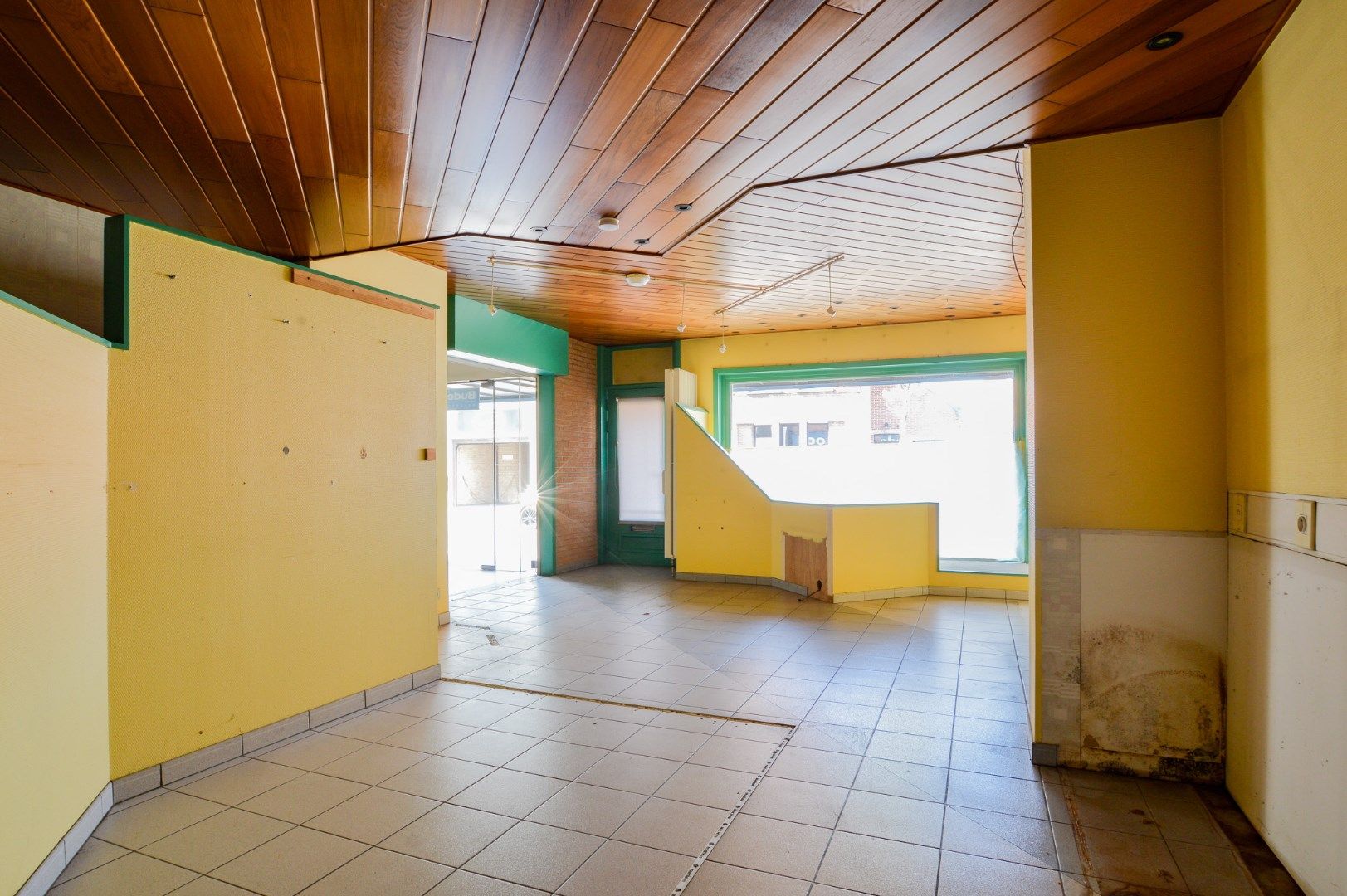 Handelswoning in het centrum van Eernegem foto 3