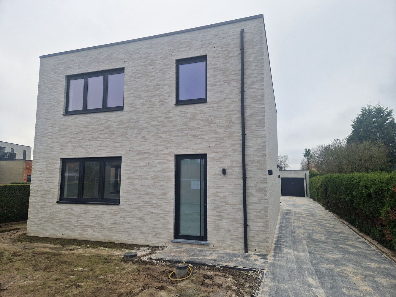 Rustig Gelegen Nieuwbouw Woning 3 Slpk + Garage(s) foto {{pictureIndex}}