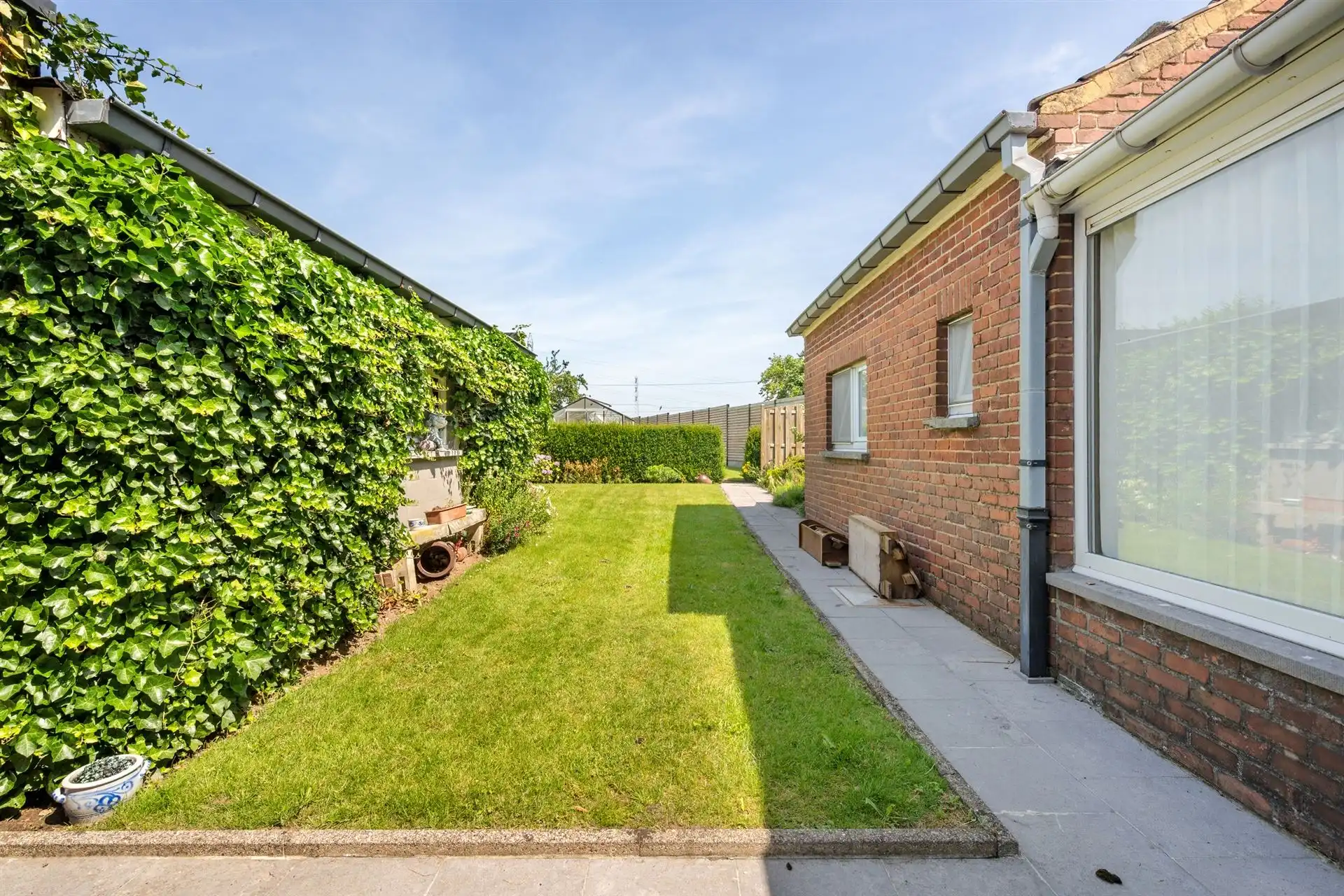 Ruime gezinswoning met garage in landelijke omgeving foto 5