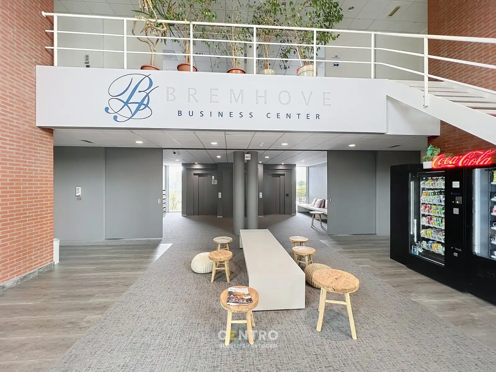 Instapklare KANTOORRUIMTE (± 700 m²) - ALL-IN formule (huur, verbruik, randaccomodatie, etc.) te IEPER. foto 16