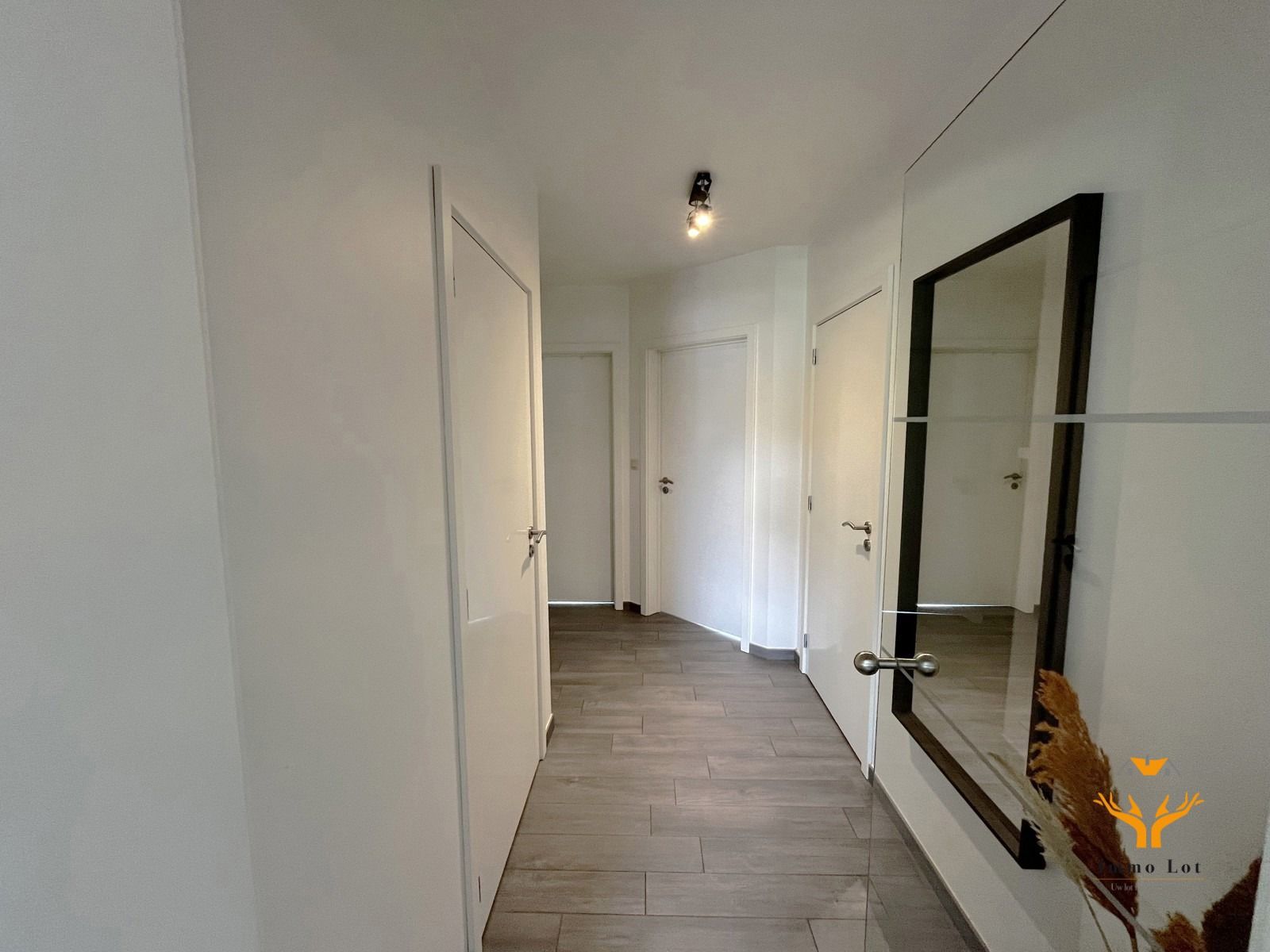 Bemeubeld appartement met 2 slaapkamers foto 3
