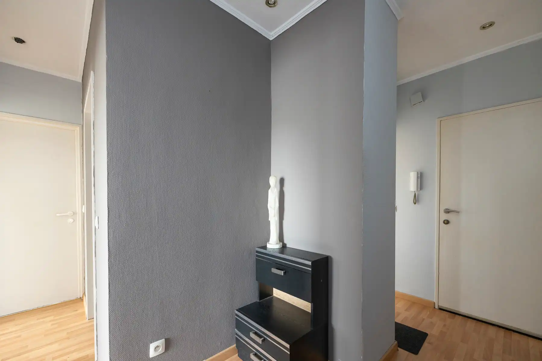 Appartement op de eerste verdieping, inclusief garage, nabij het centrum van Hoevenen! foto 13