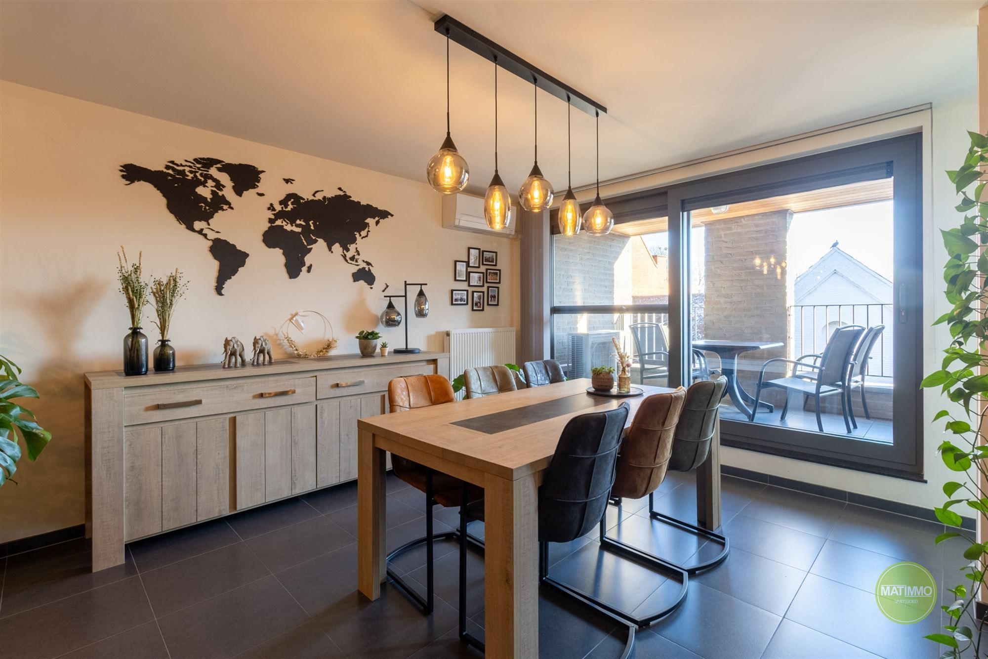 Instapklaar appartement met terras in Geel foto 3