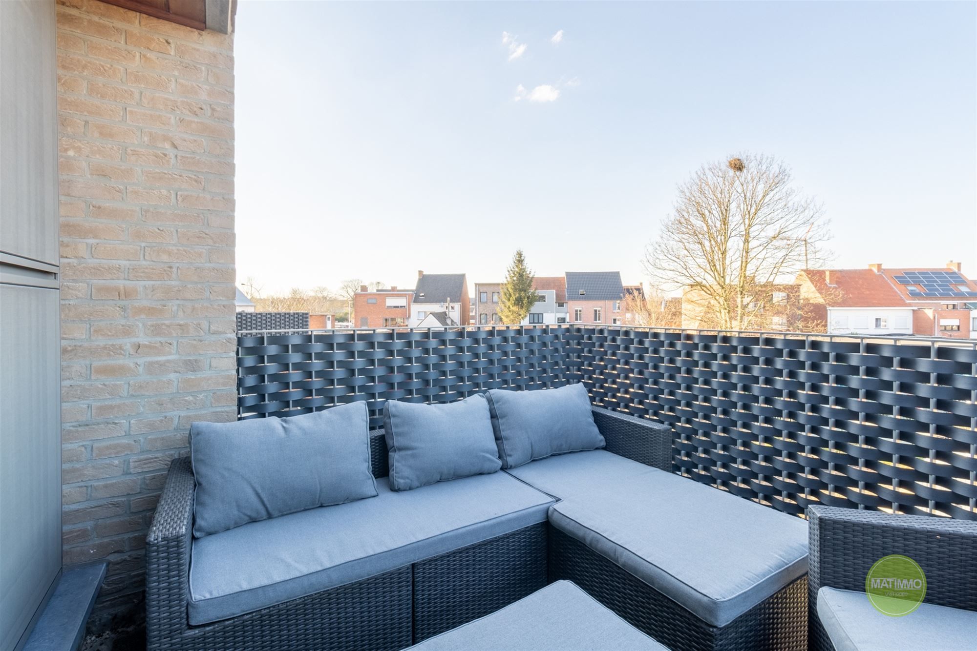 Instapklaar appartement met terras in Geel foto 3