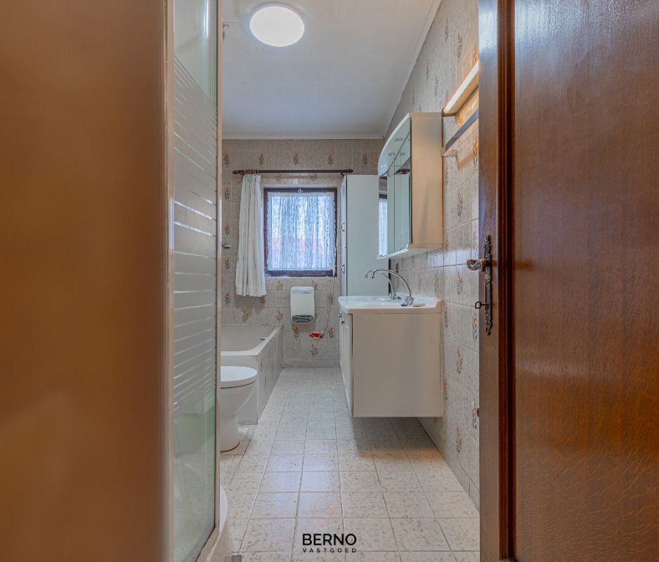 Te renoveren laagbouwwoning op 1.095m2 foto 9