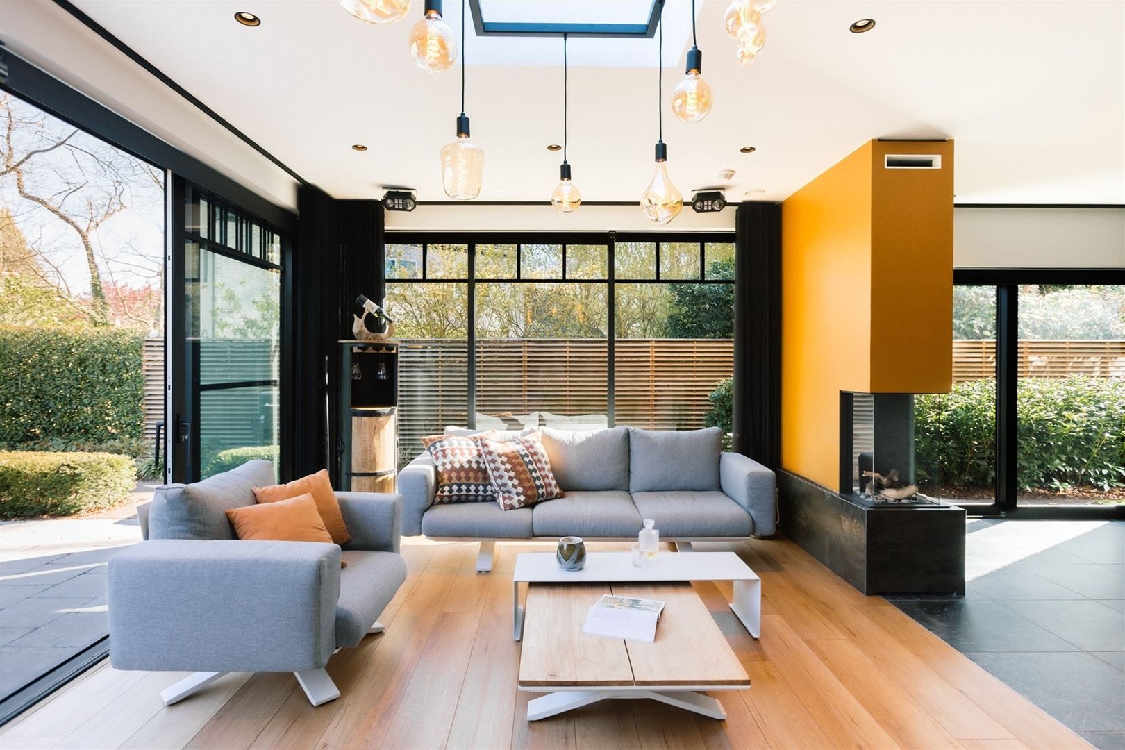 Eigentijdse luxe half open woning in een rustige setting foto 10