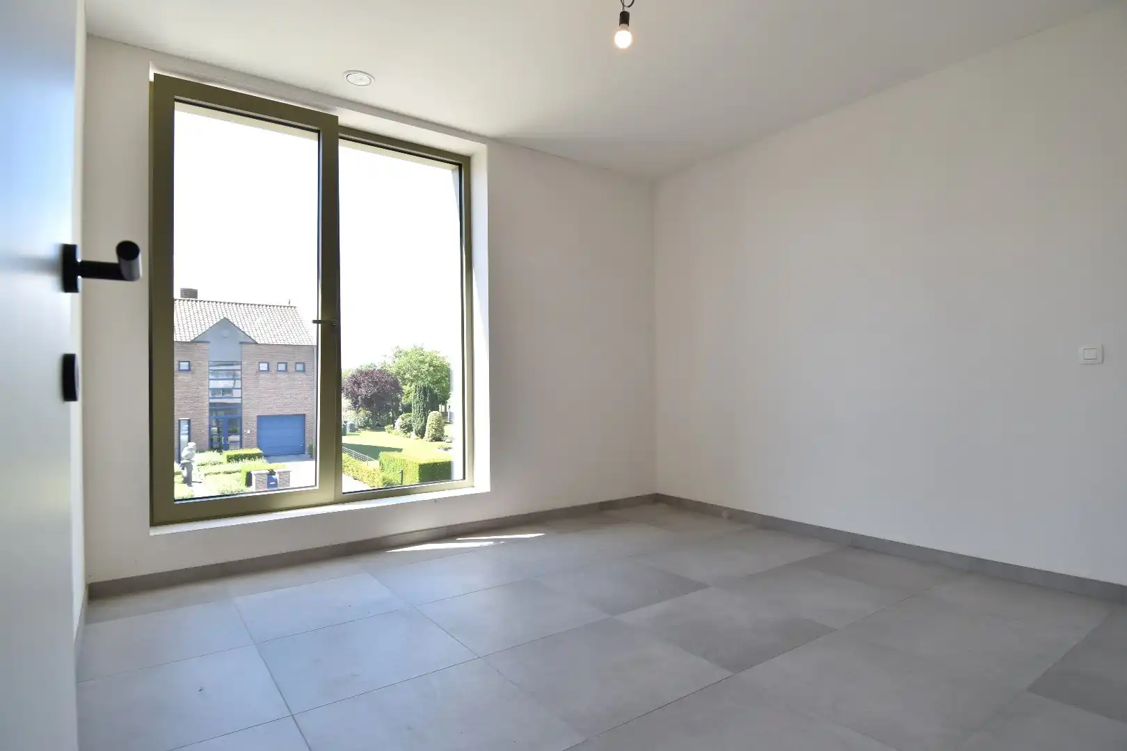 Nieuwbouwwoning (instapklaar!) met 3 slaapkamers, garage en zonnige tuin te koop nabij Bergelen te Gullegem foto 13