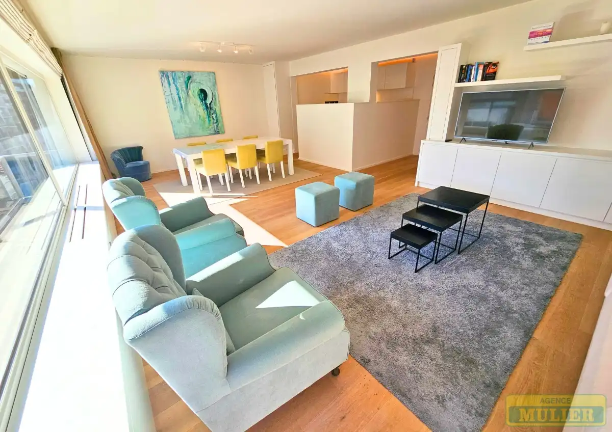 LUXUEUS GERENOVEERD APPARTEMENT MET ZIJDELINGS ZEEZICHT TE KOOP DE PANNE foto {{pictureIndex}}