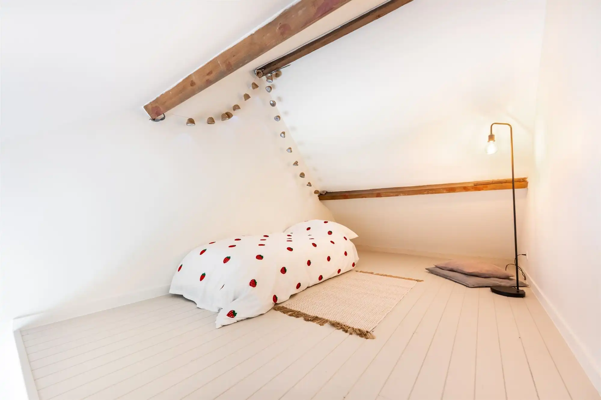 Gerenoveerde woning met 4 slk en grote tuin! foto 38