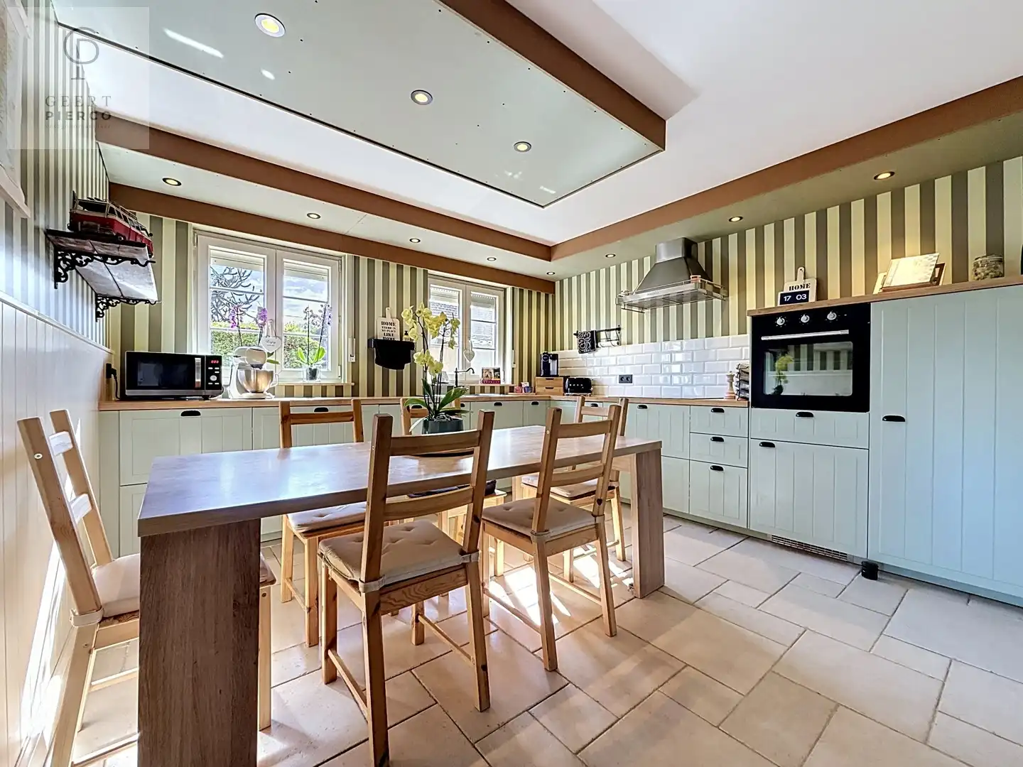 Ruime woning op mooi perceel van 10 are. foto 7