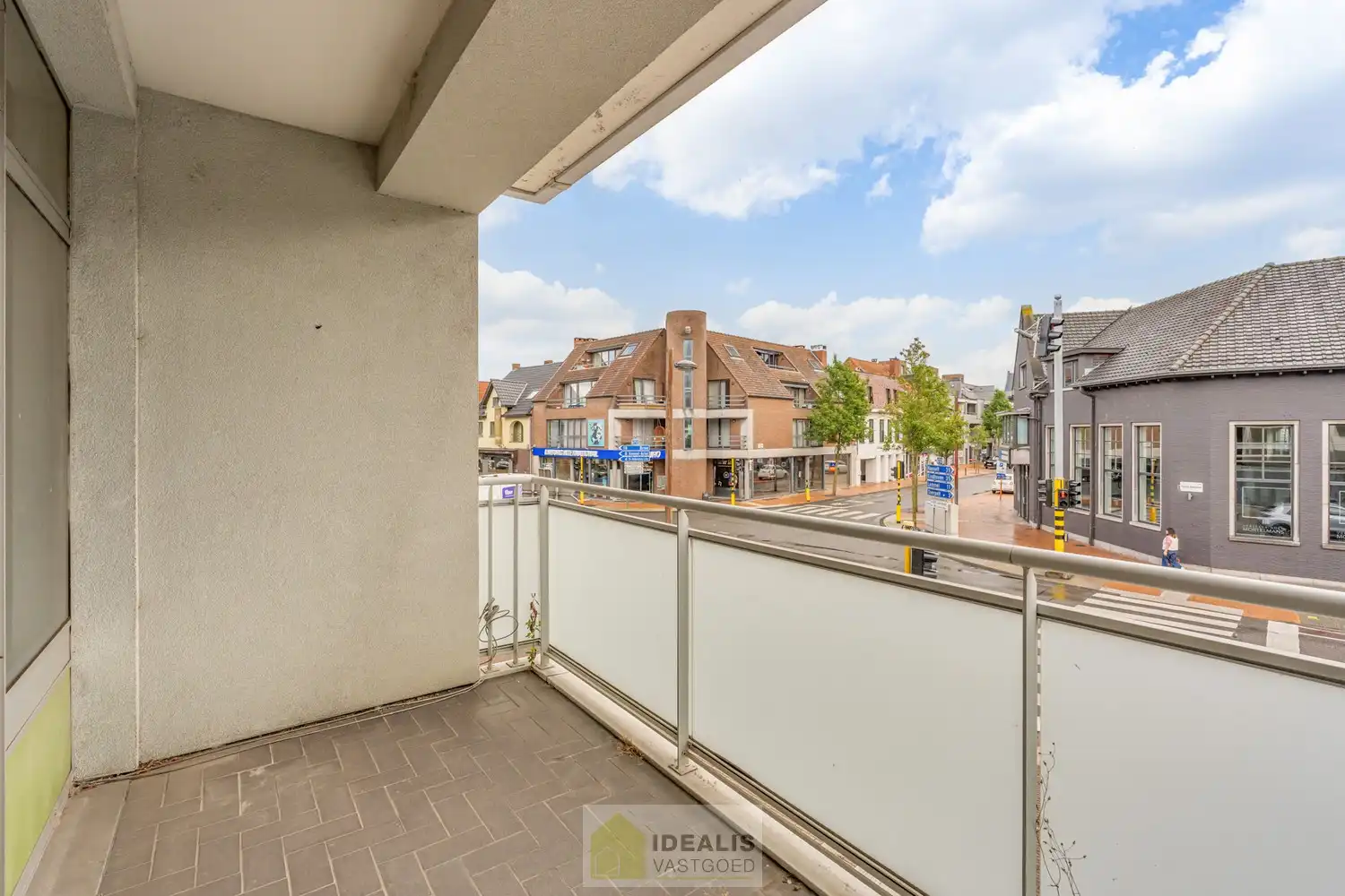 IDEALIS VASTGOED -  INVESTERINGSEIGENDOM BESTAANDE UIT 2 GELIJKVLOERSE HANDELSPANDEN EN 5 BOVENLIGGENDE APPARTEMENTEN IN HET CENTRUM VAN PELT! – te renoveren investeringseigendom op een toplocatie in Pelt (Neerpelt). Gelijkvloers 2 handelspanden, op de 1ste verdieping een 3 slpk.-appartement, 2de verdieping een 3 slpk.-appartement en een 1 slpk.-appartement en op de 3de verdieping een 3 slpk.-appartement en een 1 slpk.-appartement. Geschikt voor zij die zoeken naar een interessante investering in het centrum van Pelt. foto 31